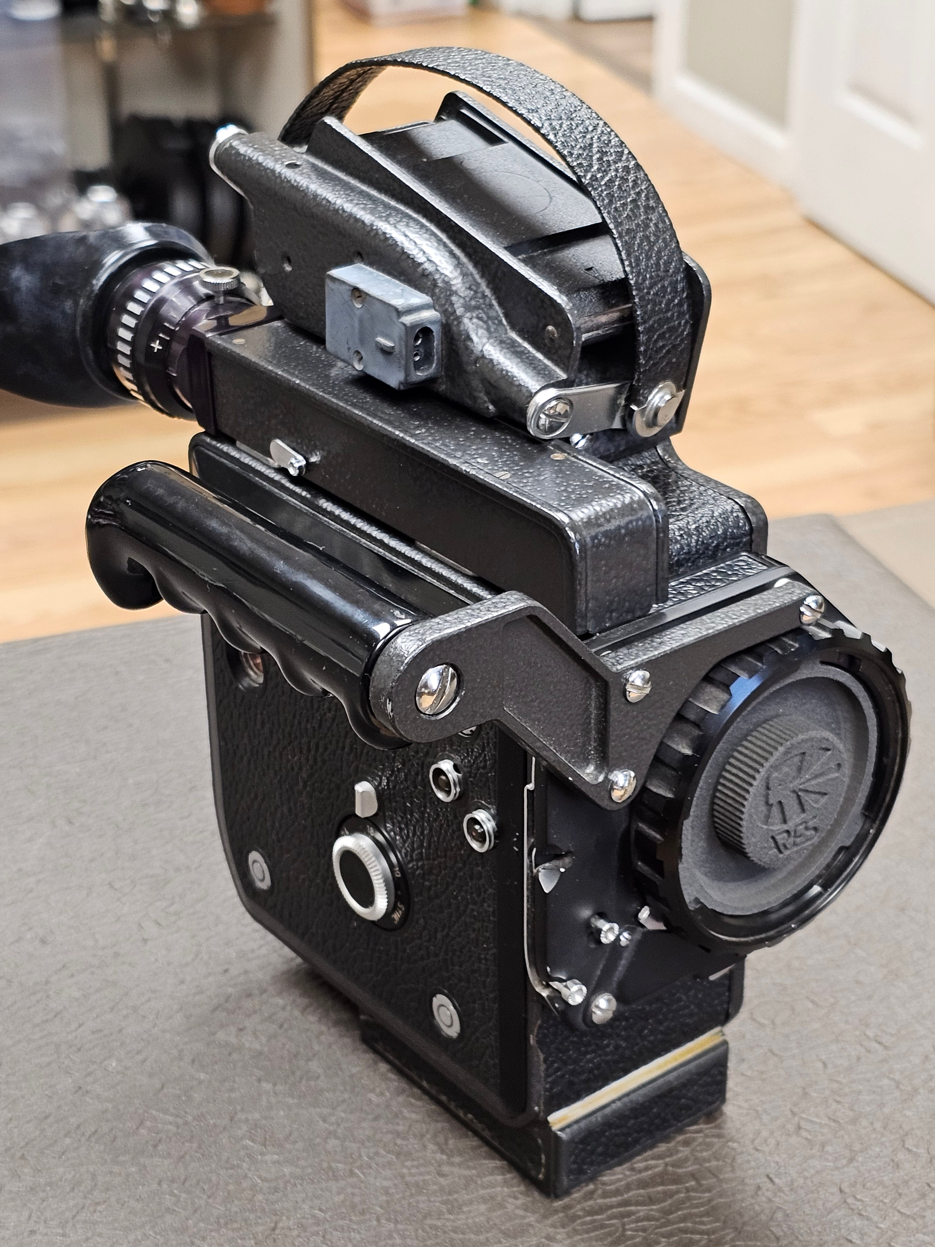 h*7様 16mmカメラ　BOLEX H16Reflex　ズームレンズ付　中古・ Yahoo!オークション -「bolex 16mm」(その他) (フィルムカメラ