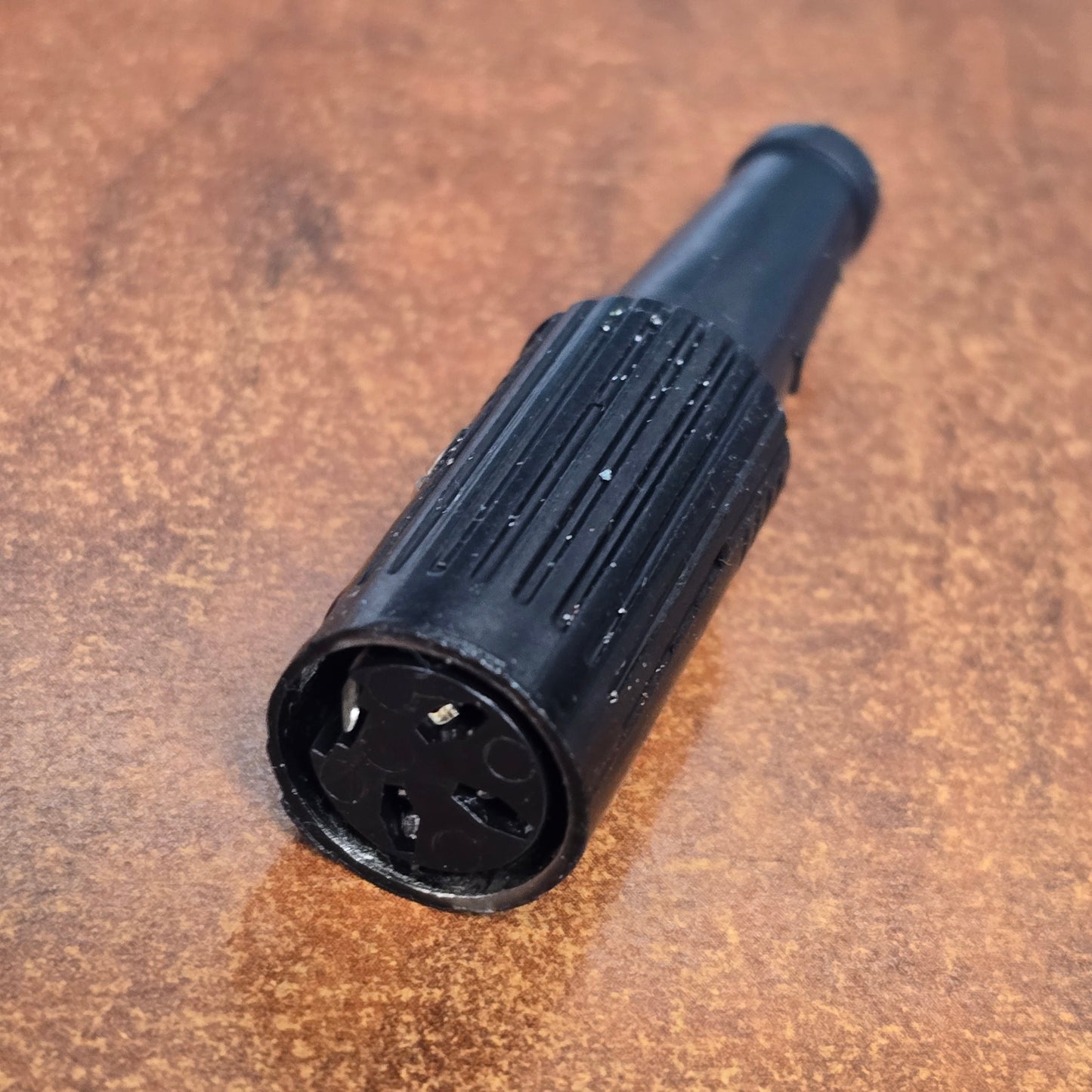 3-pin DIN Female connector