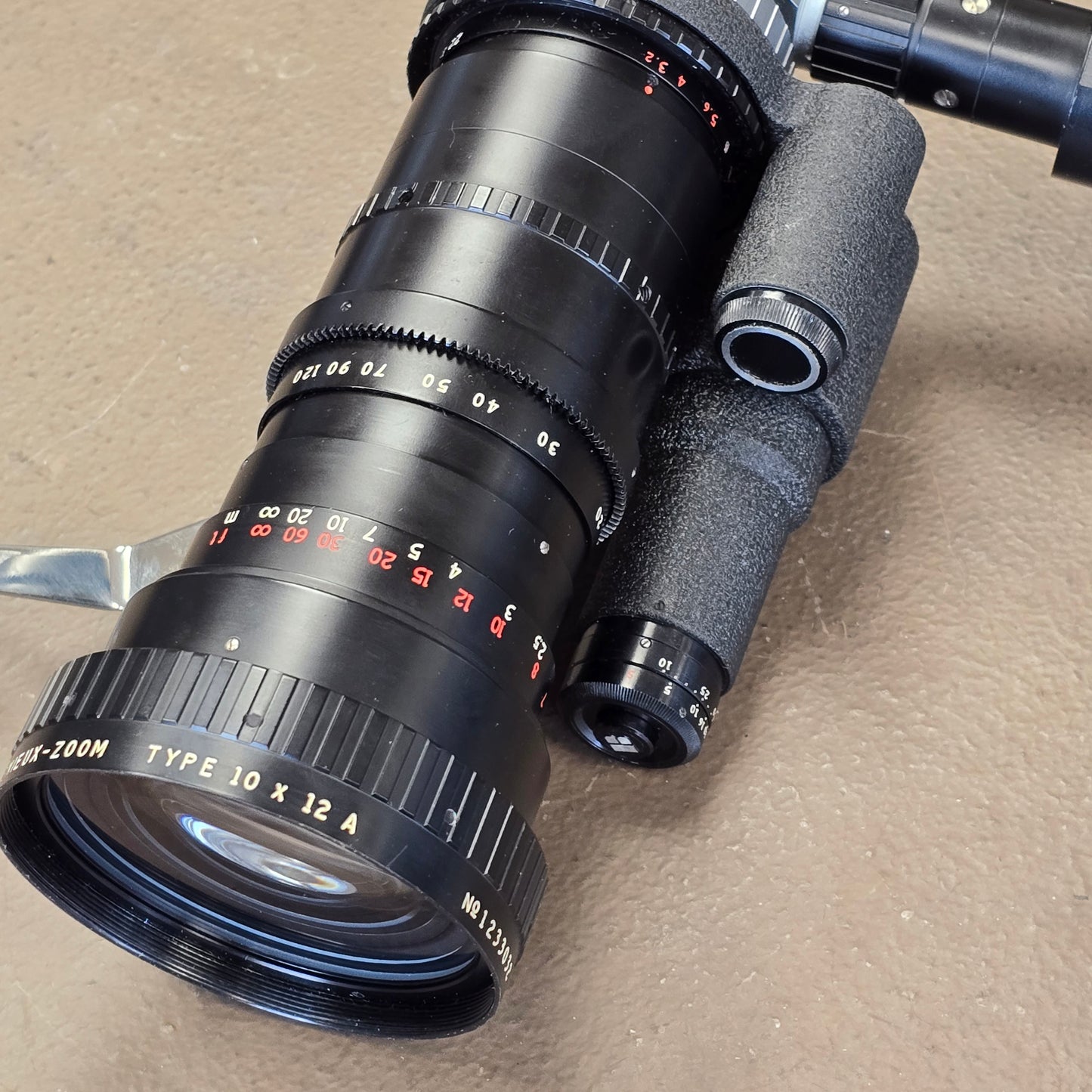 Angenieux 12-120mm f2.2 Type 10 x 12A C-Mount Zoom lens with Dogleg Viewfinder S# 1233032
