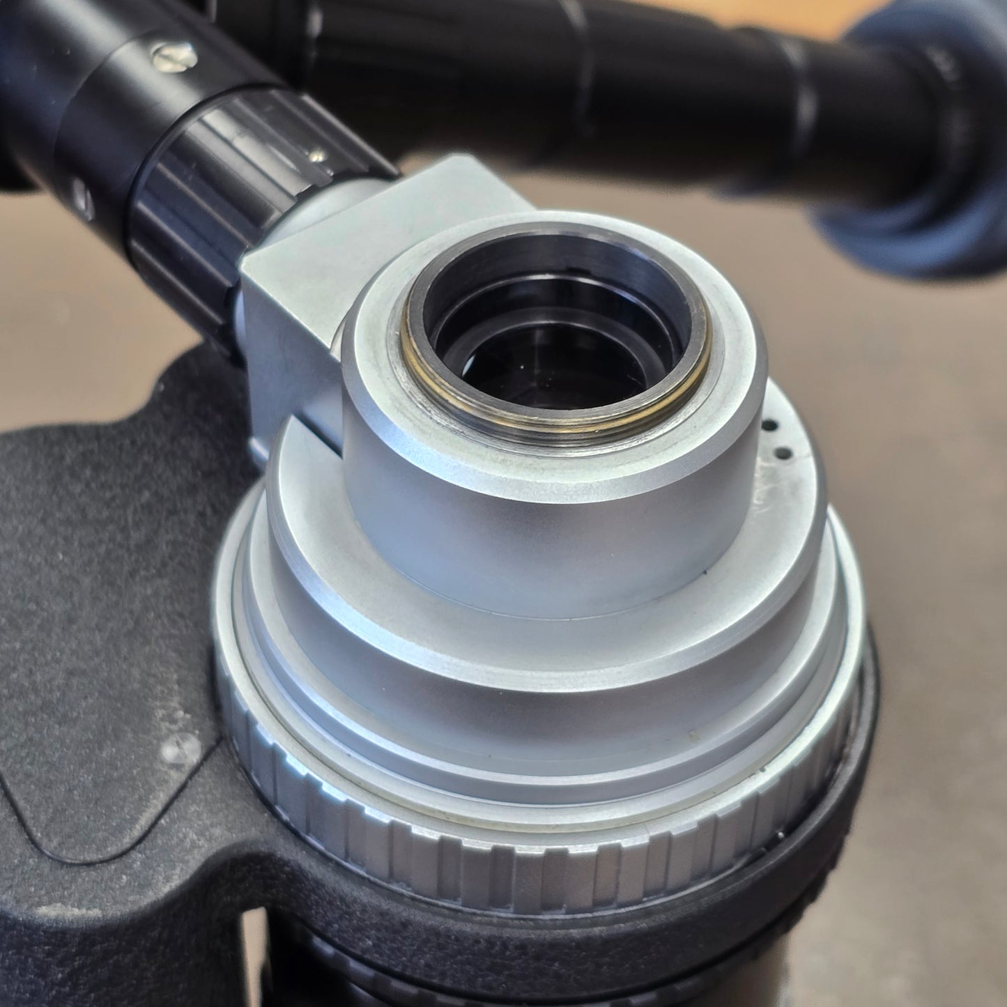Angenieux 12-120mm f2.2 Type 10 x 12A C-Mount Zoom lens with Dogleg Viewfinder S# 1233032