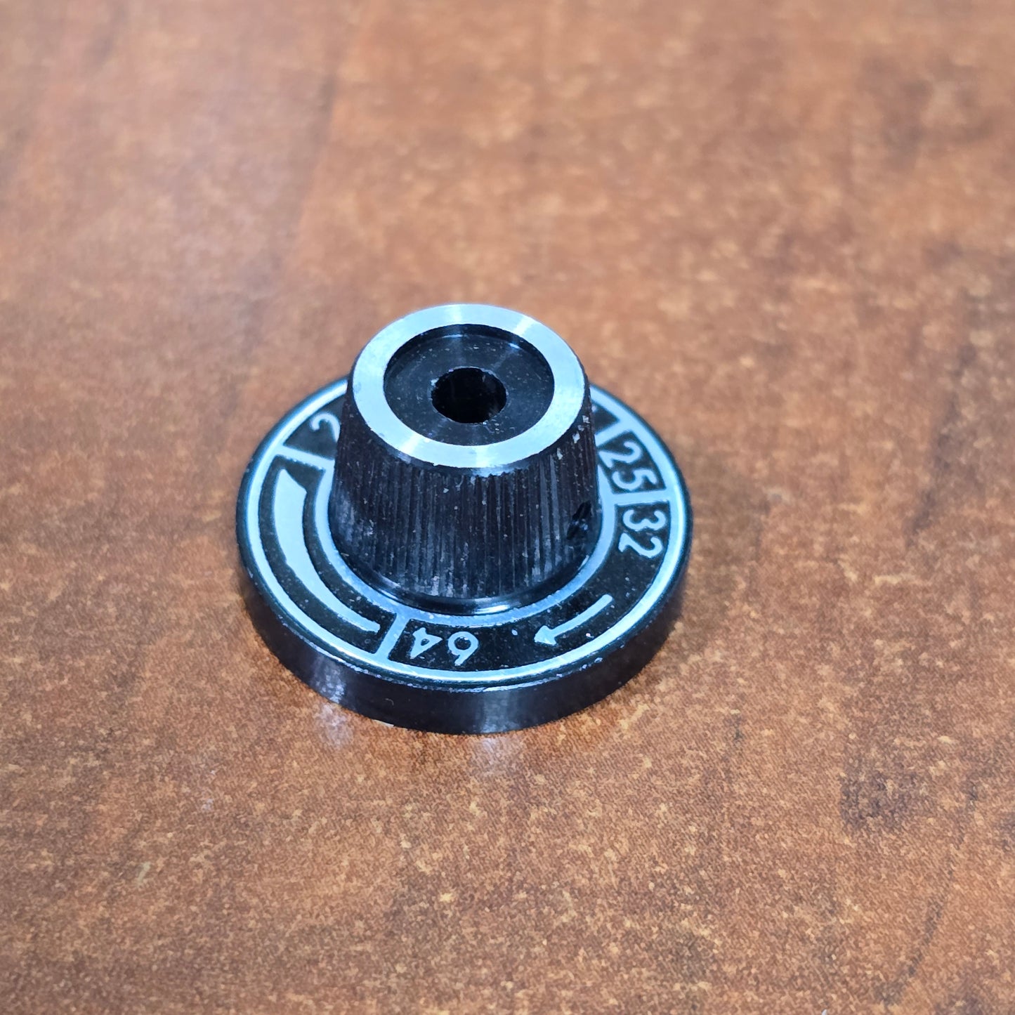Beaulieu R-16 Engraved Speed Knob (25fps)
