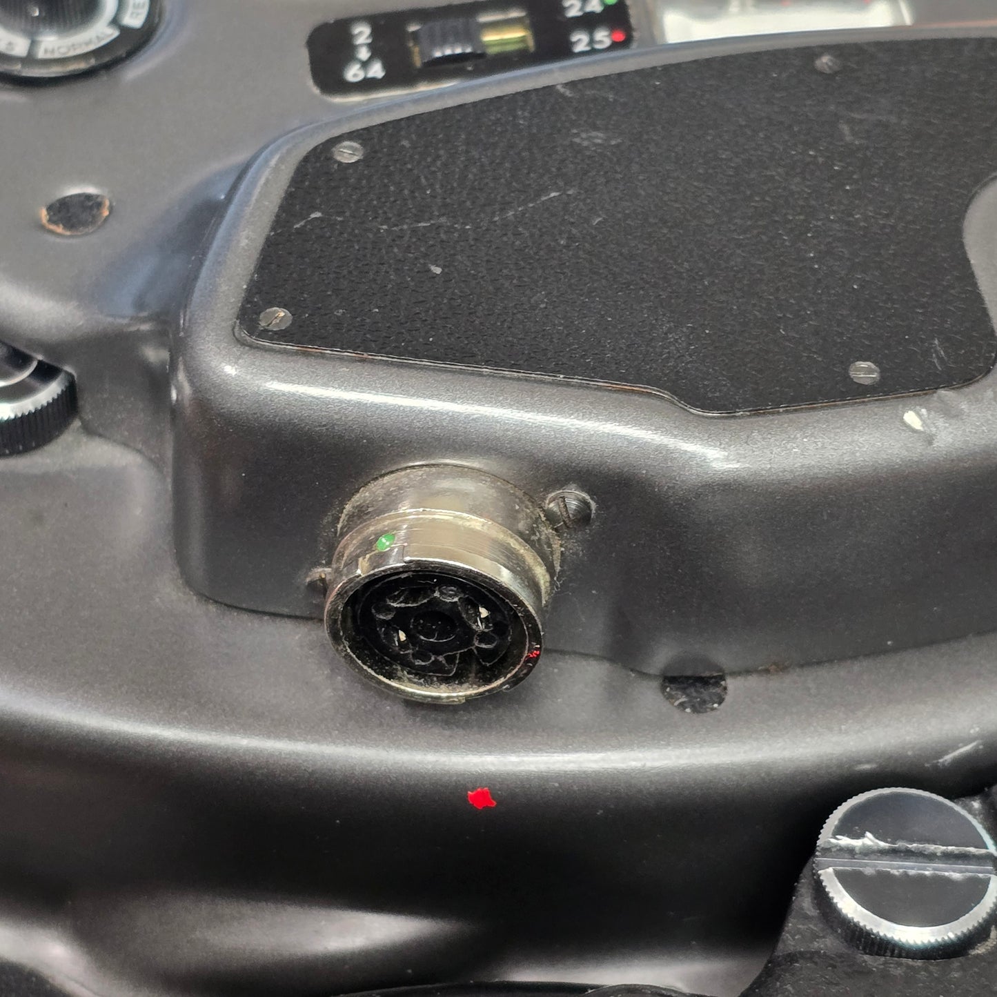 Beaulieu R-16 3-Pin DIN Connector Female for Camera Body
