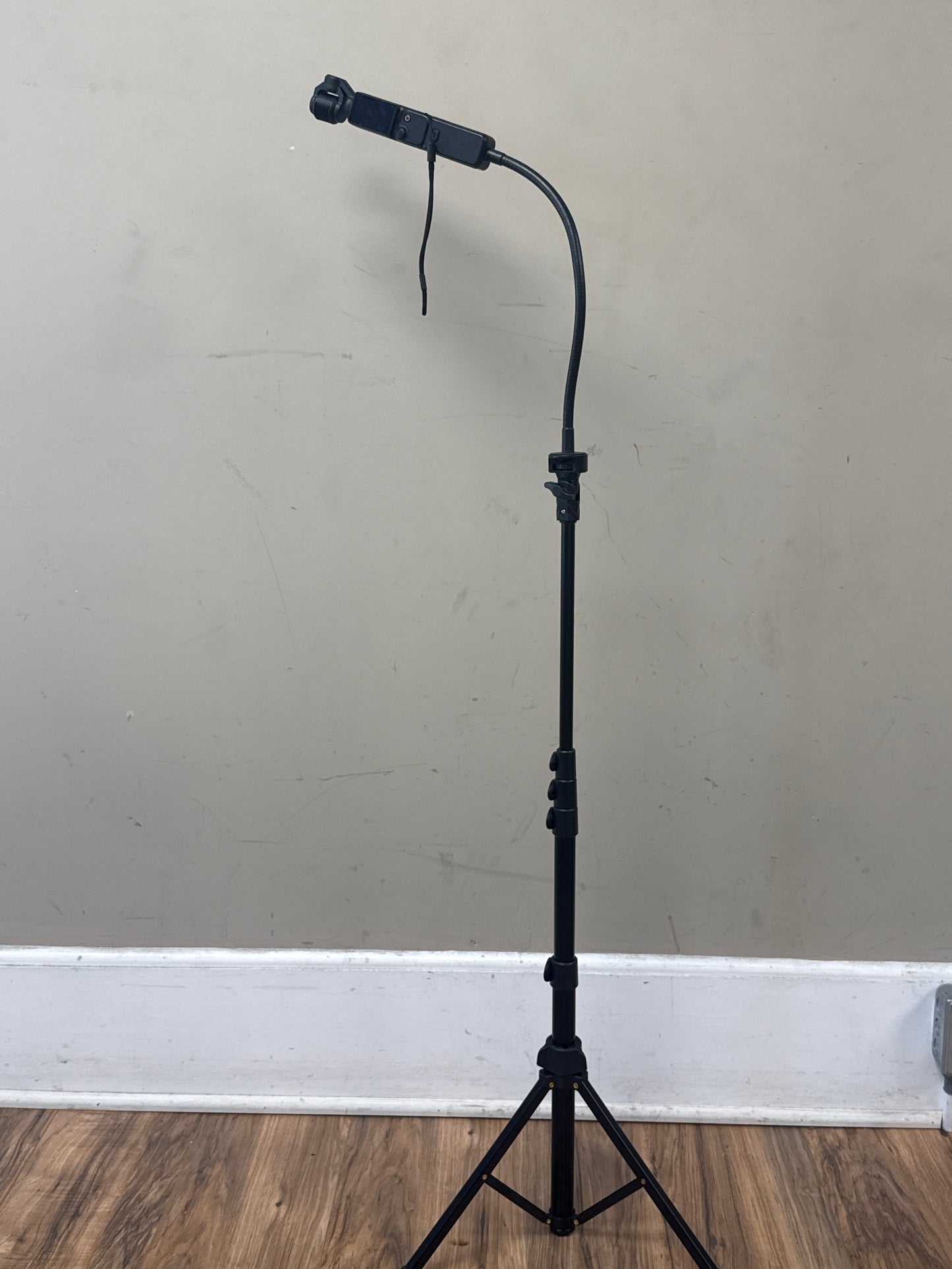 Victiv P18 Tripod for camera and cell phone with gooseneck (used)