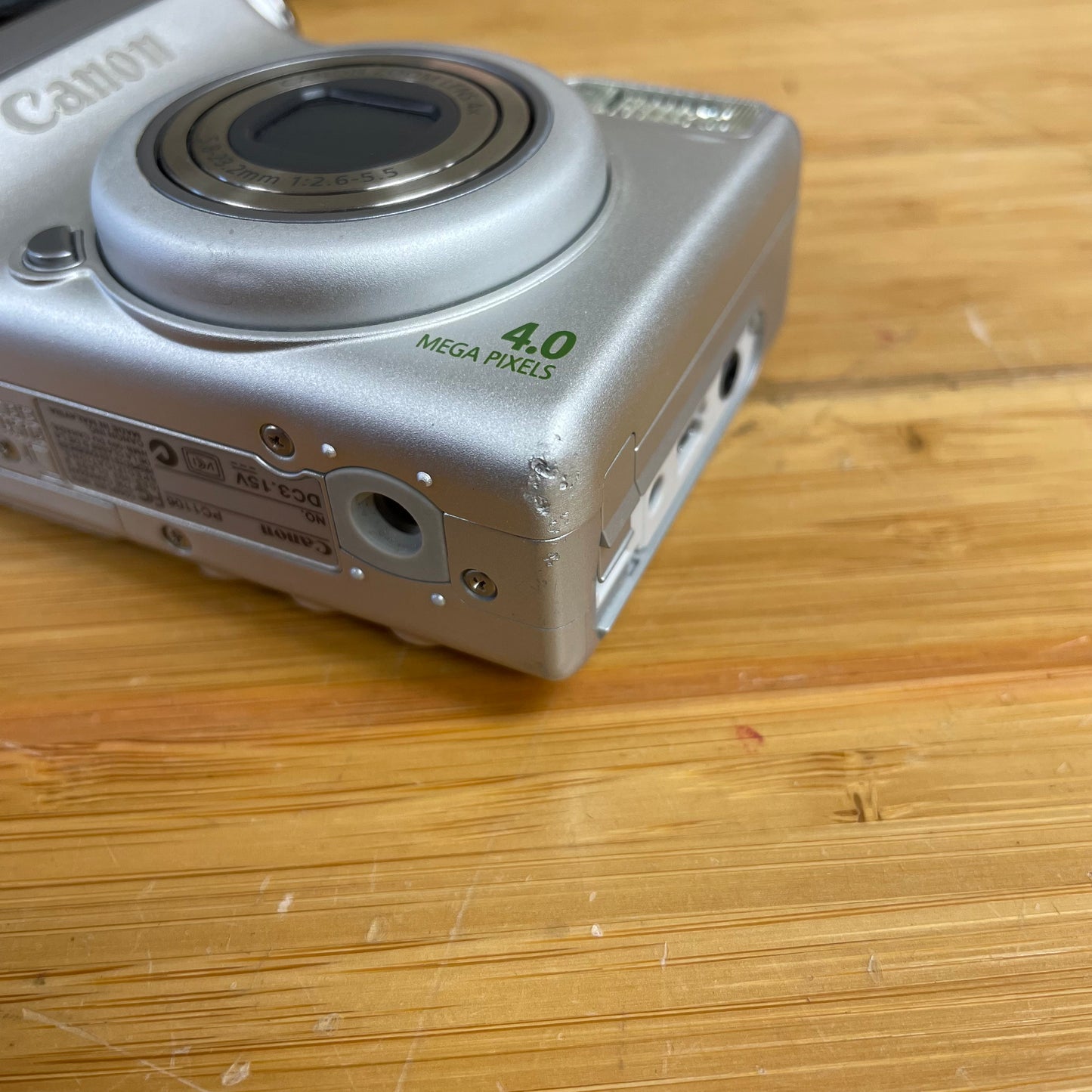 Canon Powershot A520 4x Zoom - Digital Camera - Point & Shoot w/ Case