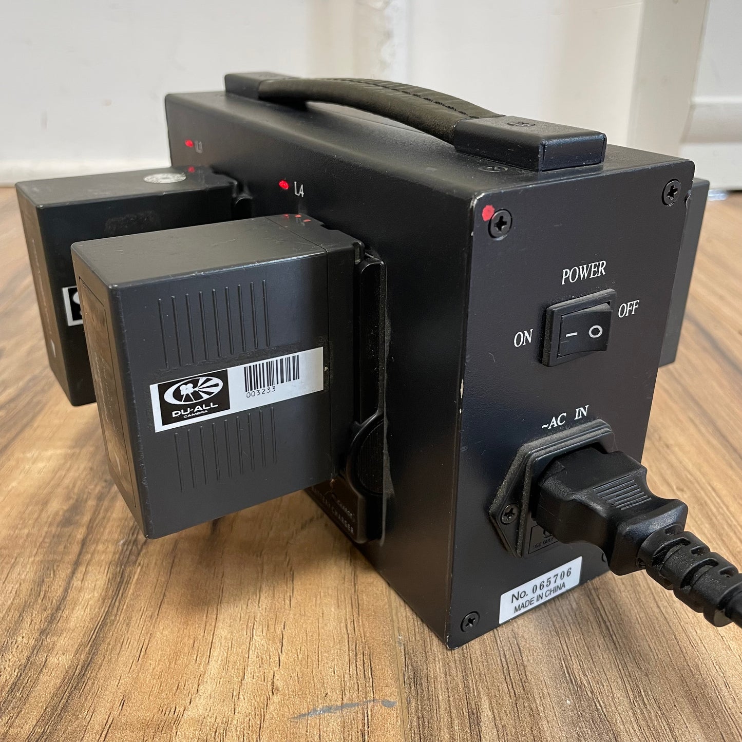 Phylion PL-4680P Quad Charger for Panasonic D54 DV Batteries - S# 065706
