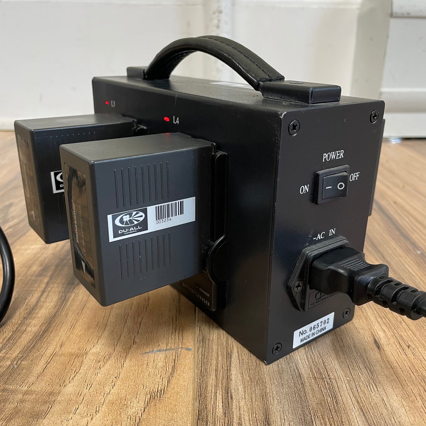 Phylion PL-4680P Quad Charger for Panasonic D54 DV Batteries - S# 065702