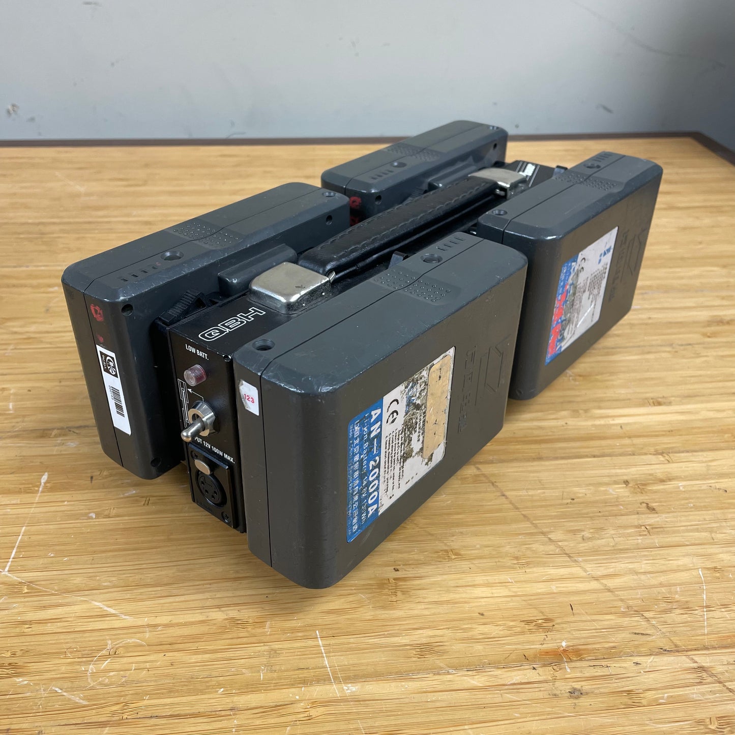 Anton/Bauer QBH Quad Battery Holder – 4-Battery Gold Mount Continuous Power Supply - S# 29969