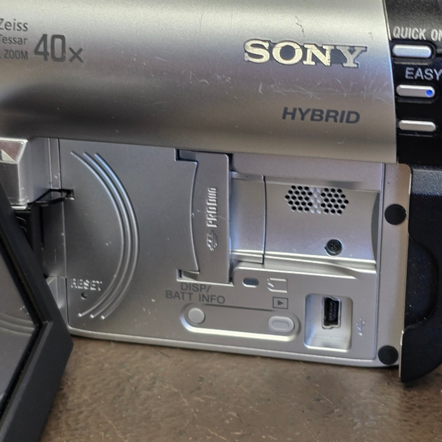 Sony DCR-DVD610 Handycam Camcorder Package (NTSC) S# 1293400