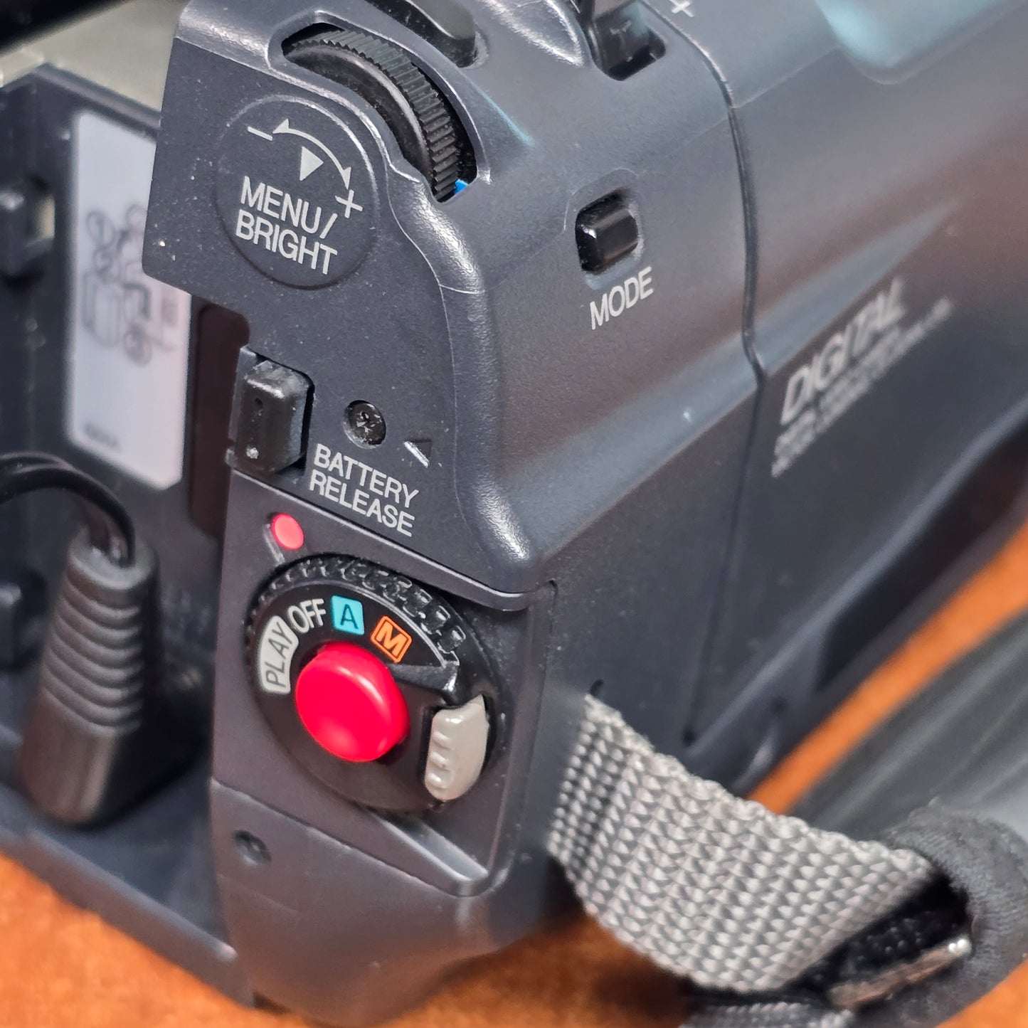 JVC GR-DVF11U Mini DVCamcorder Package (NTSC) S# 15431068