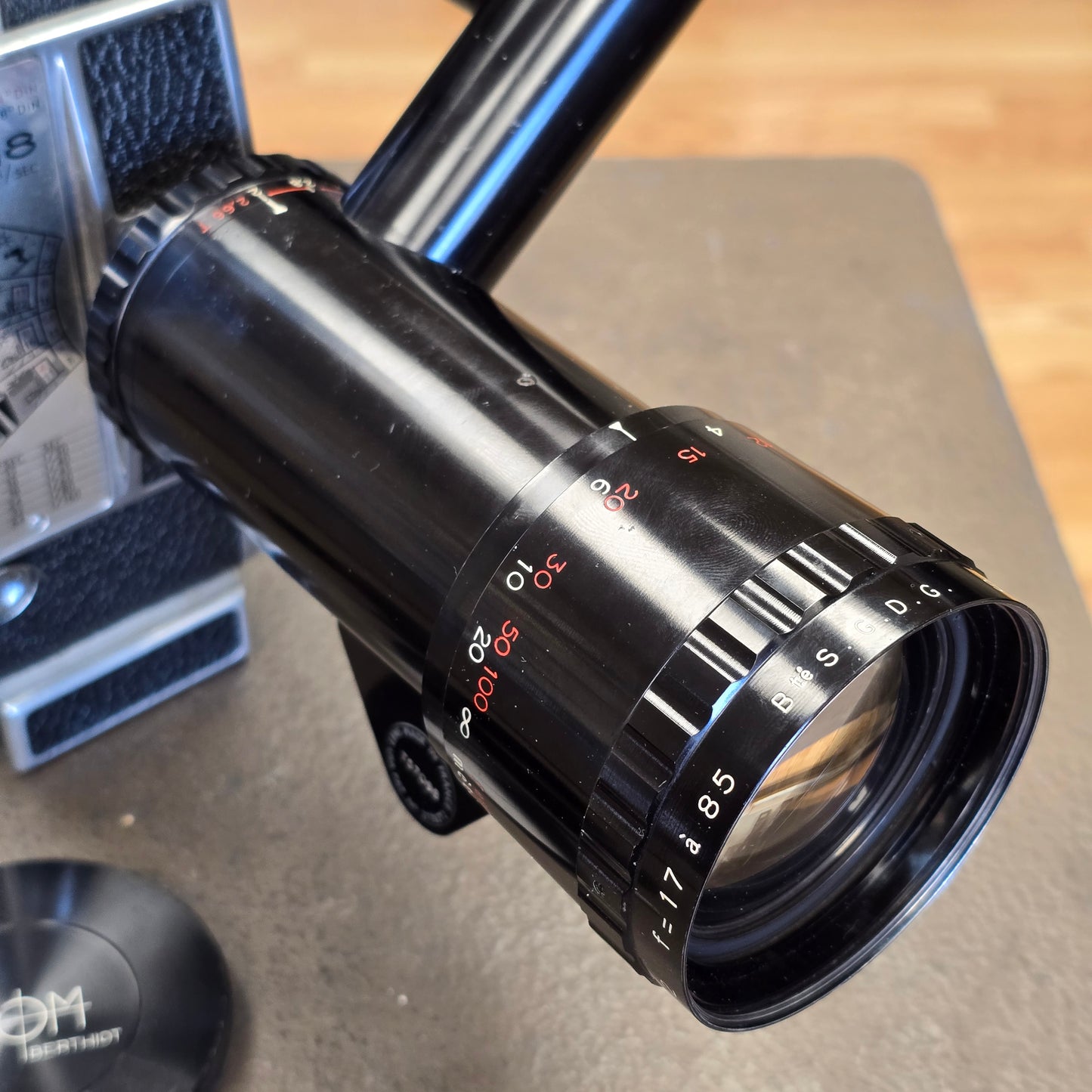 Som Berthiot Pan Cinor 17-85mm T2.66 C-Mount Zoom lens with Dogleg Viewfinder S# T61421