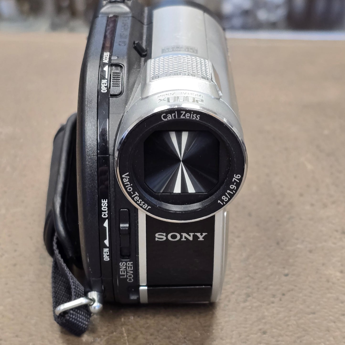 Sony DCR-DVD610 Handycam Camcorder Package (NTSC) S# 1293400