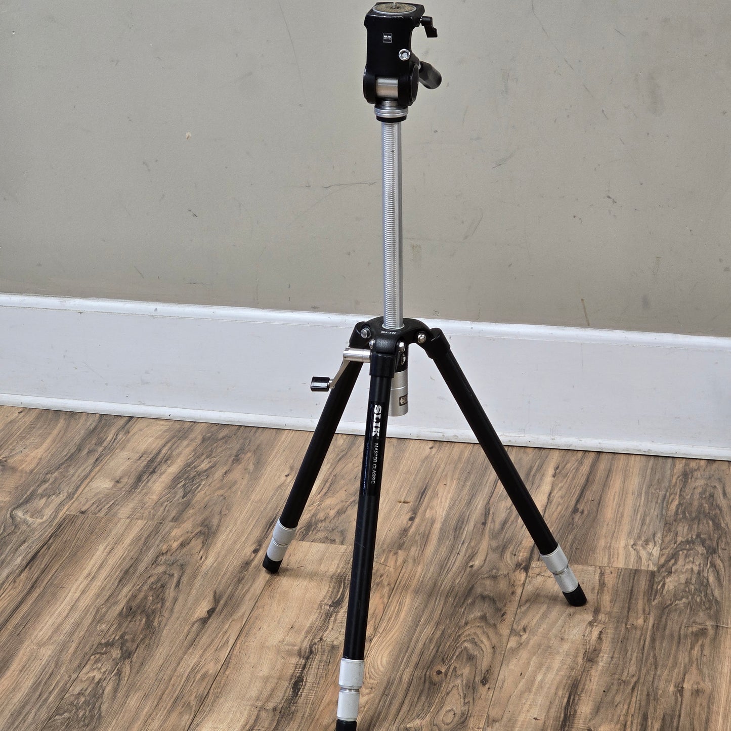 Slik Master Classic 3-Section Aluminum Tripod with Single Handle Pan Head
