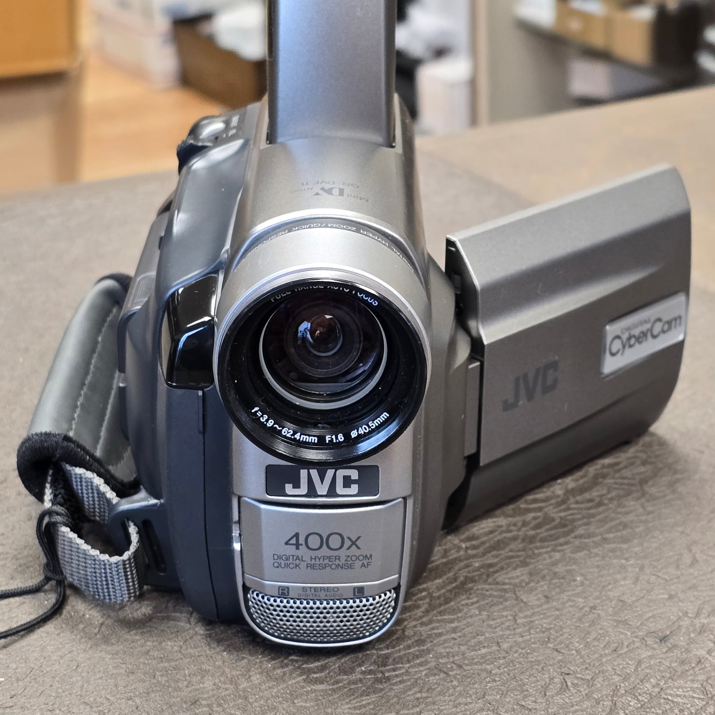JVC GR-DVF11U Mini DVCamcorder Package (NTSC) S# 15431068