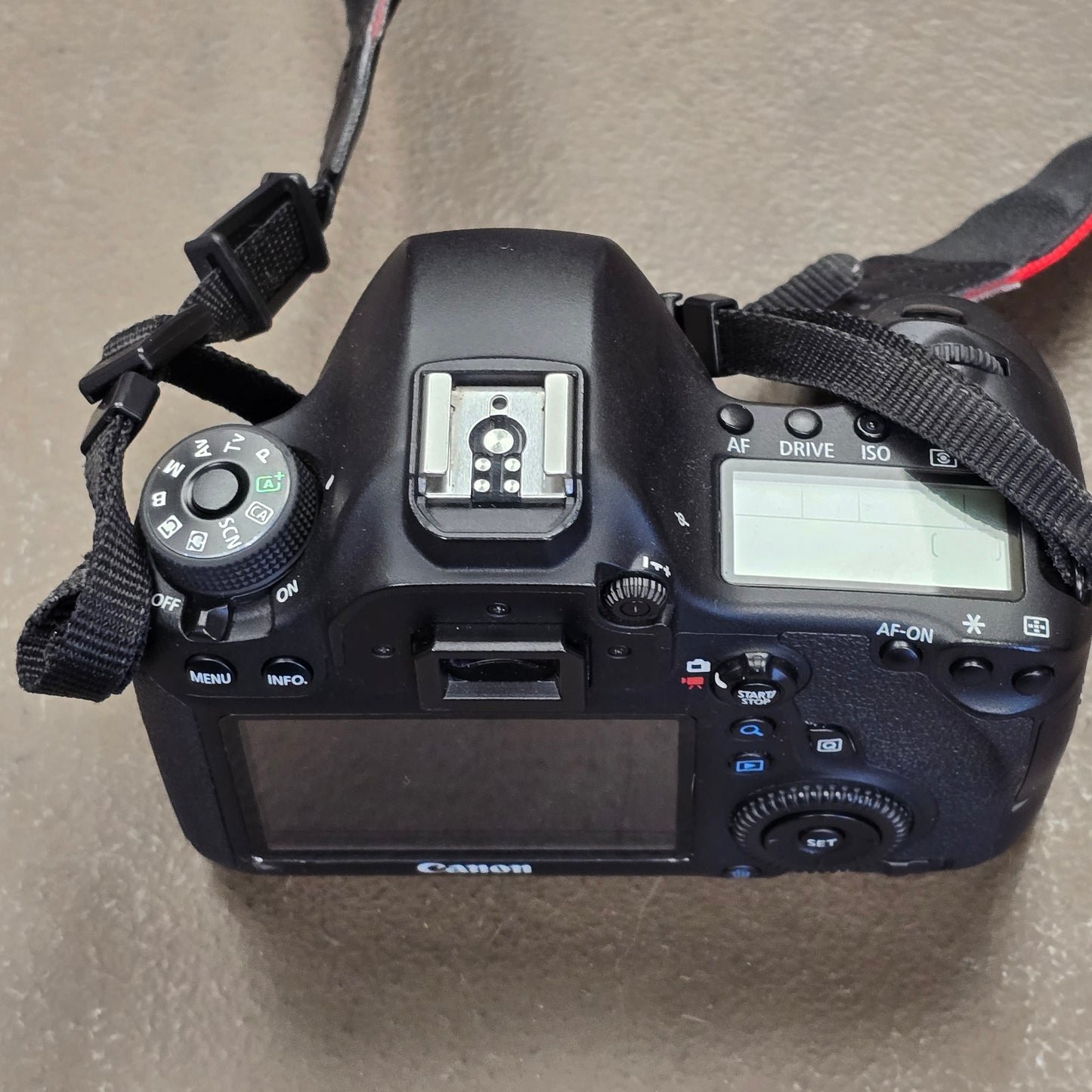 Canon EOS 6D DSLR Camera Body S# 052024003447