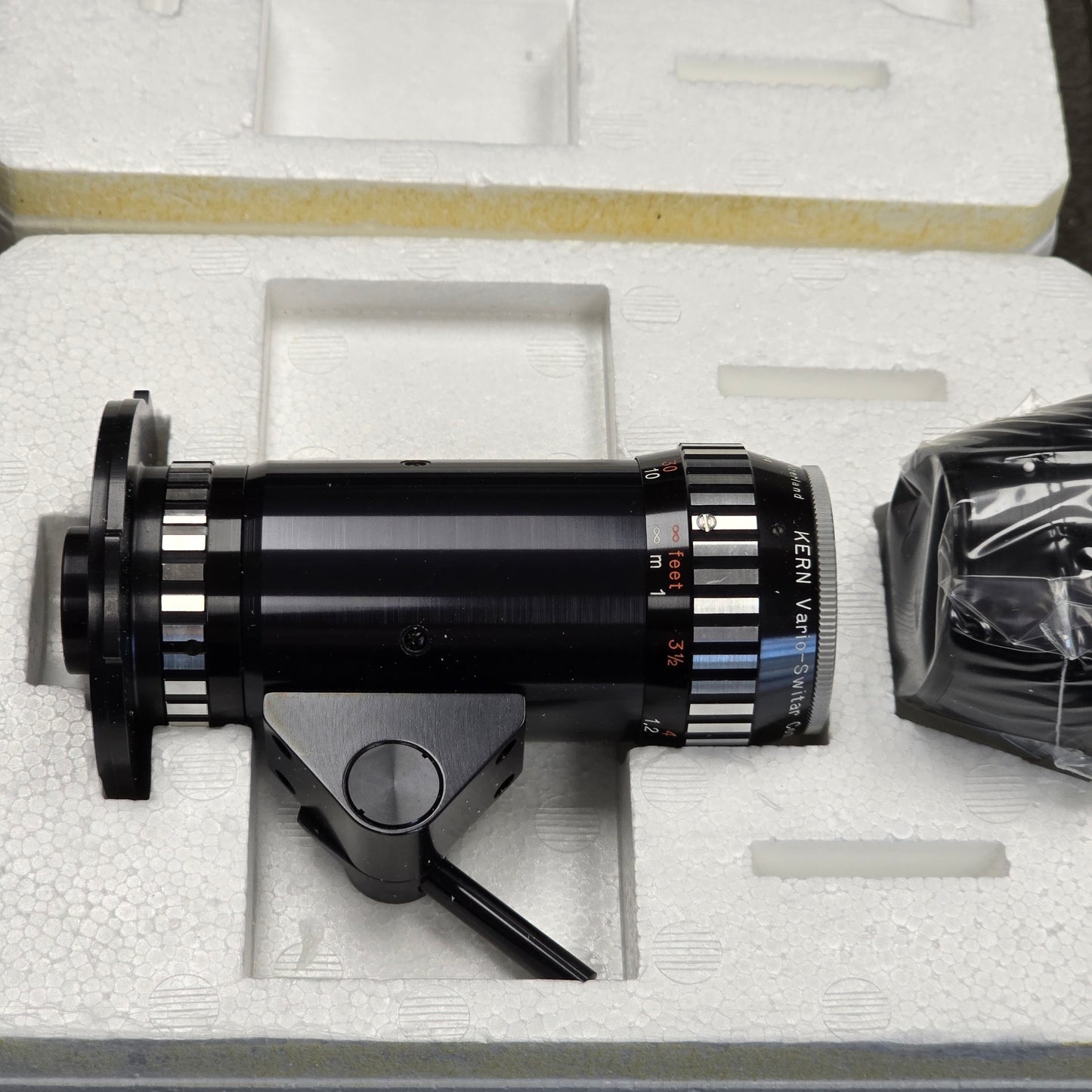 Kern Vario Switar Compact 17-85mm f3.5 H16RX Zoom lens In Bolex Bayonet Mount S# 1121684