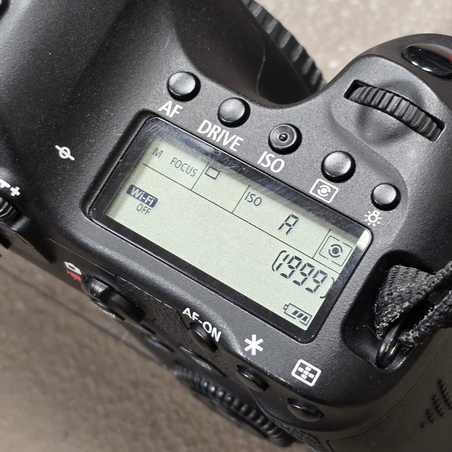 Canon EOS 6D DSLR Camera Body S# 052024003447