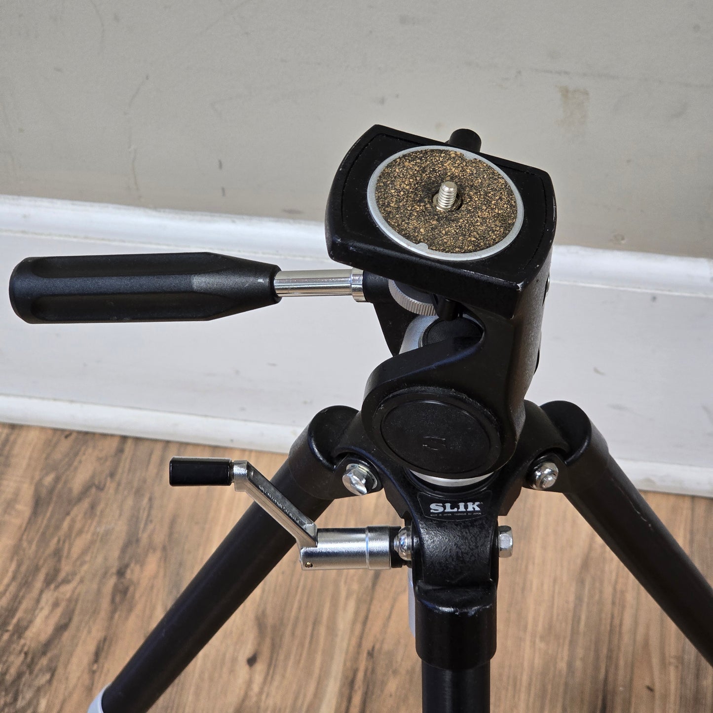 Slik Master Classic 3-Section Aluminum Tripod with Single Handle Pan Head
