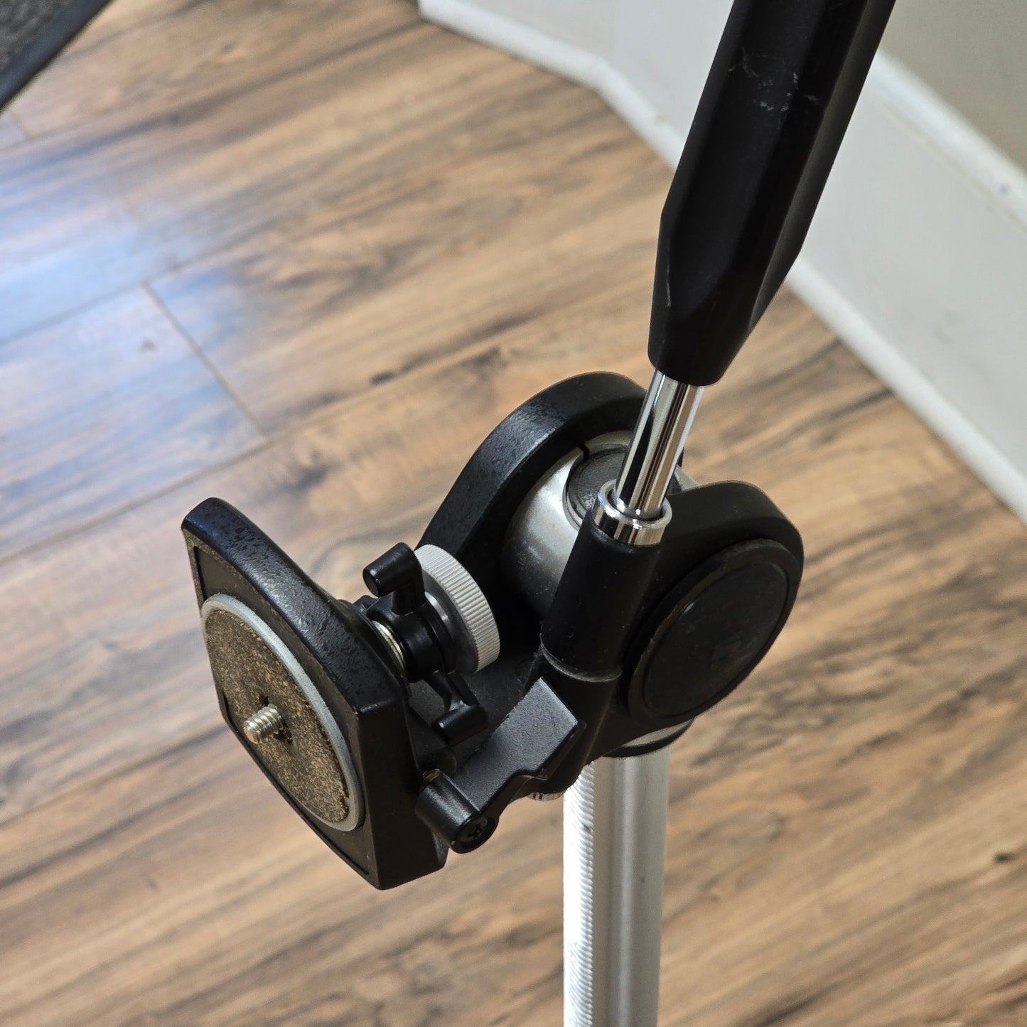 Slik Master Classic 3-Section Aluminum Tripod with Single Handle Pan Head