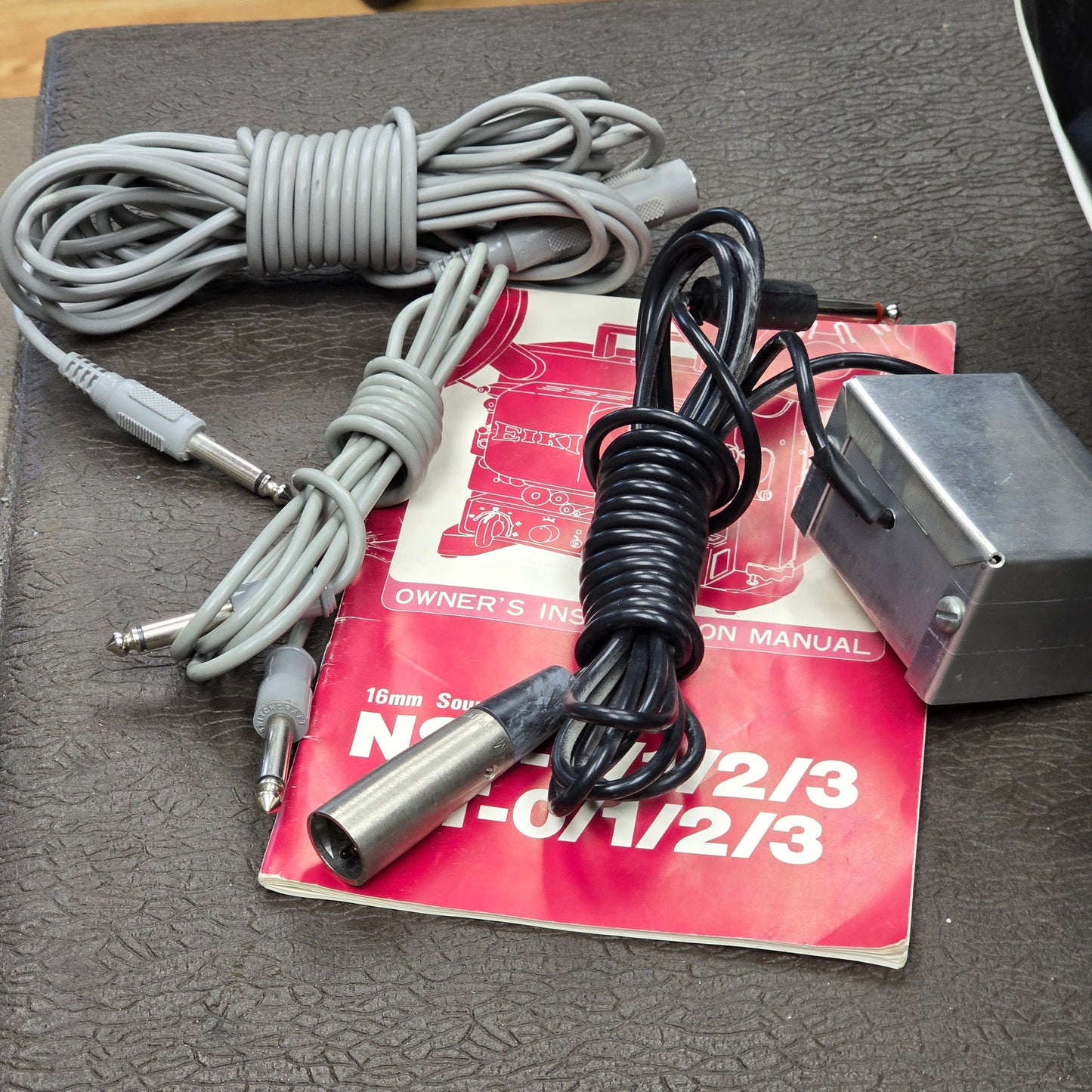 Eiki NT-O 16mm Autoload Sound Projector with Take up reel & Cover S# 21666