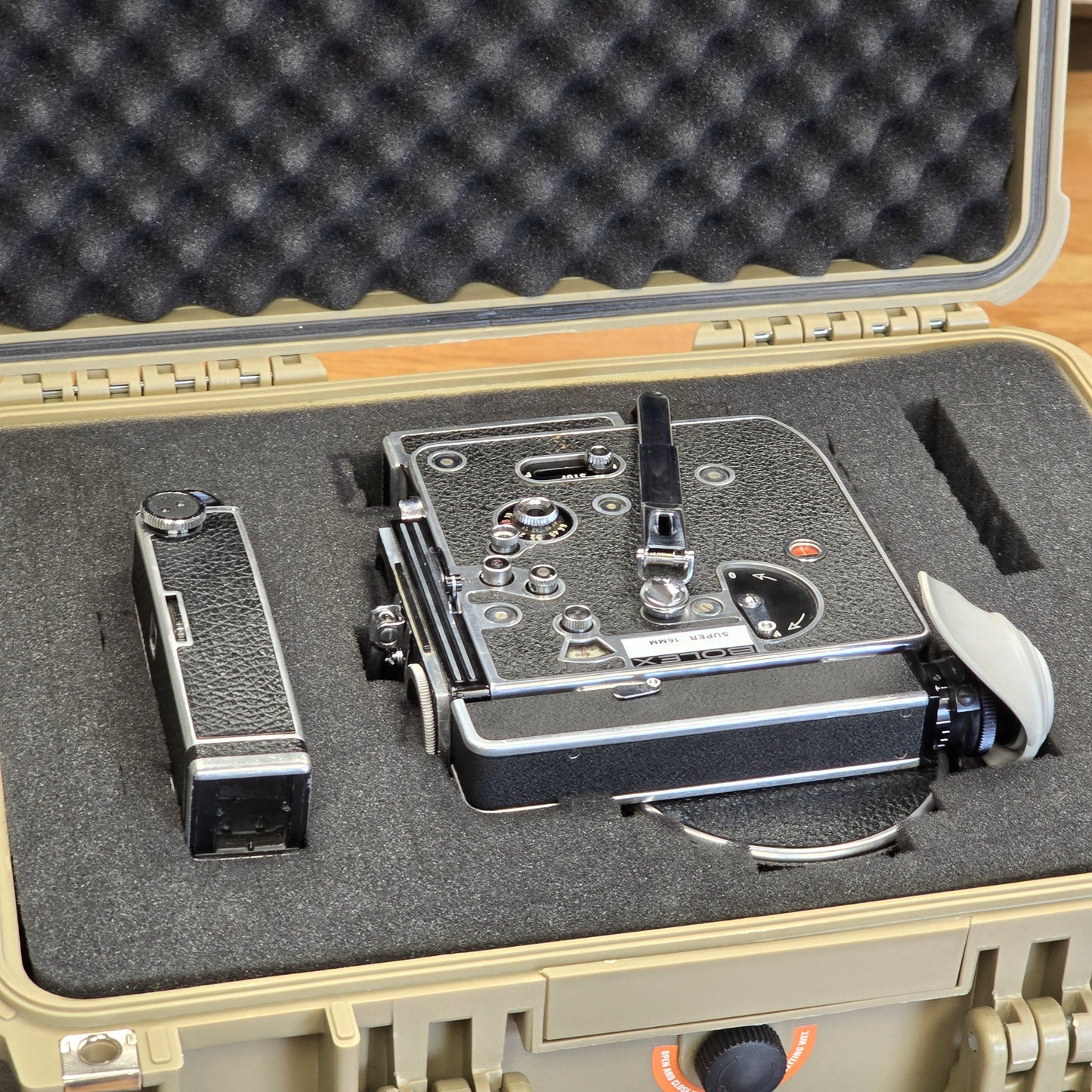Bolex Super 16 REX 4 Camera body with 10x viewfinder & Padded Case S# 220725