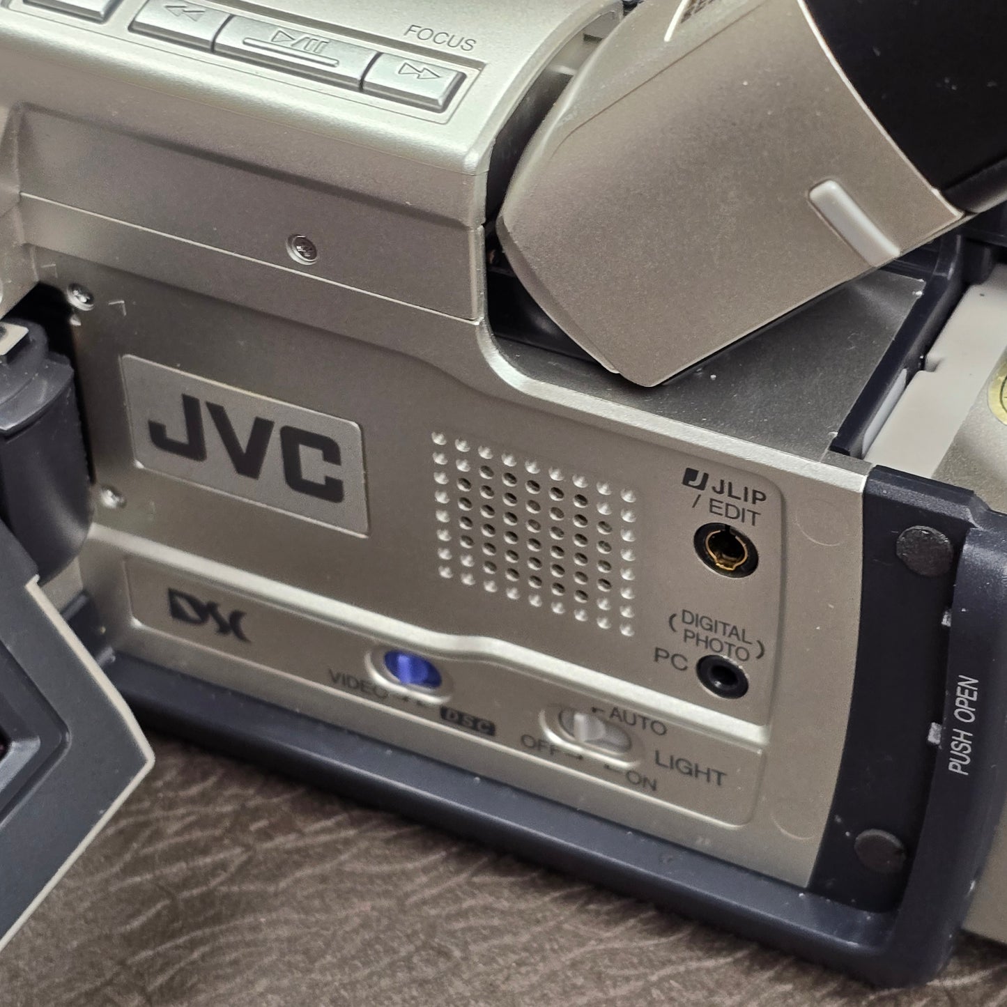 JVC GR-DVL805U Mini DV Camcorder Package (NTSC) S# 16572382