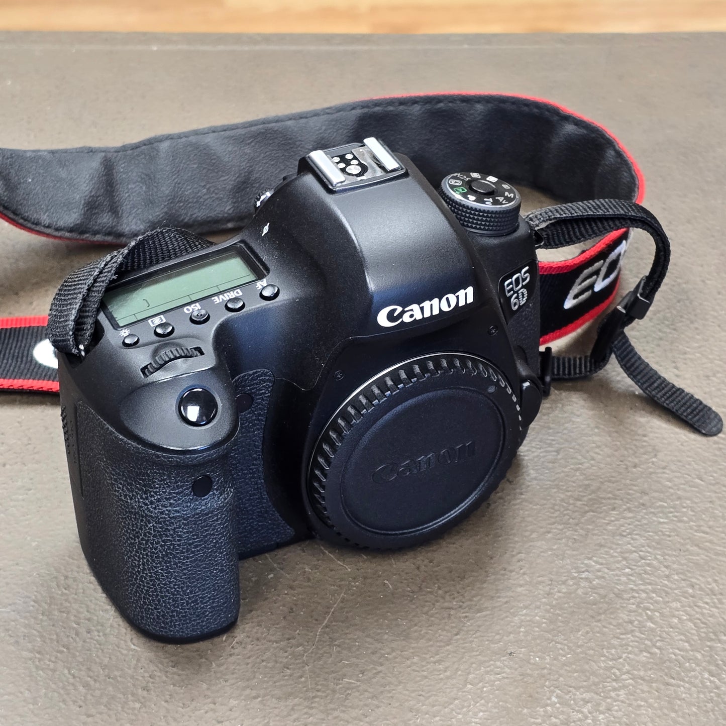 Canon EOS 6D DSLR Camera Body S# 052024003447