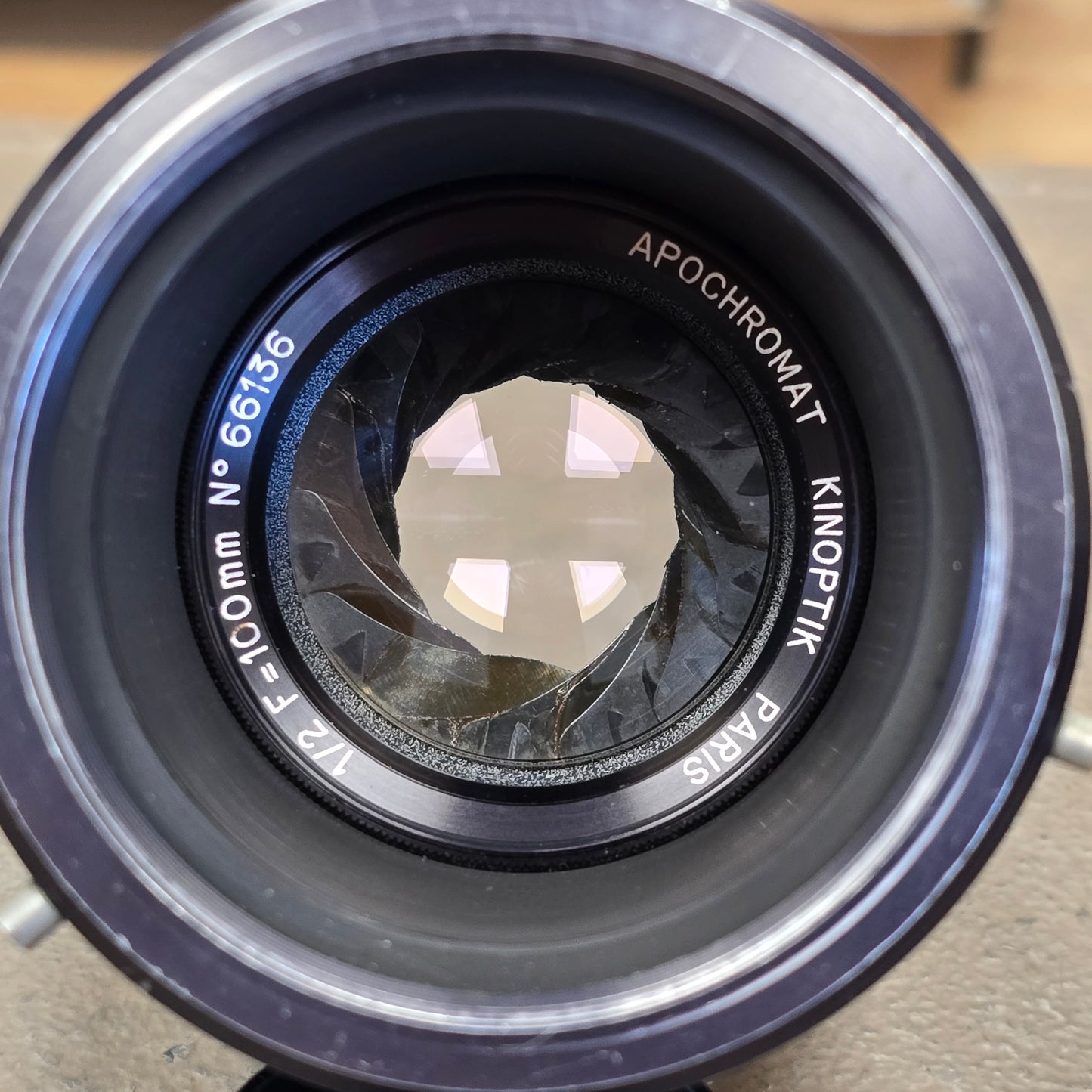 Apochromat Kinoptik Paris 100mm f2 / T2.5 Macro Lens Arri Standard Mount S# 66136