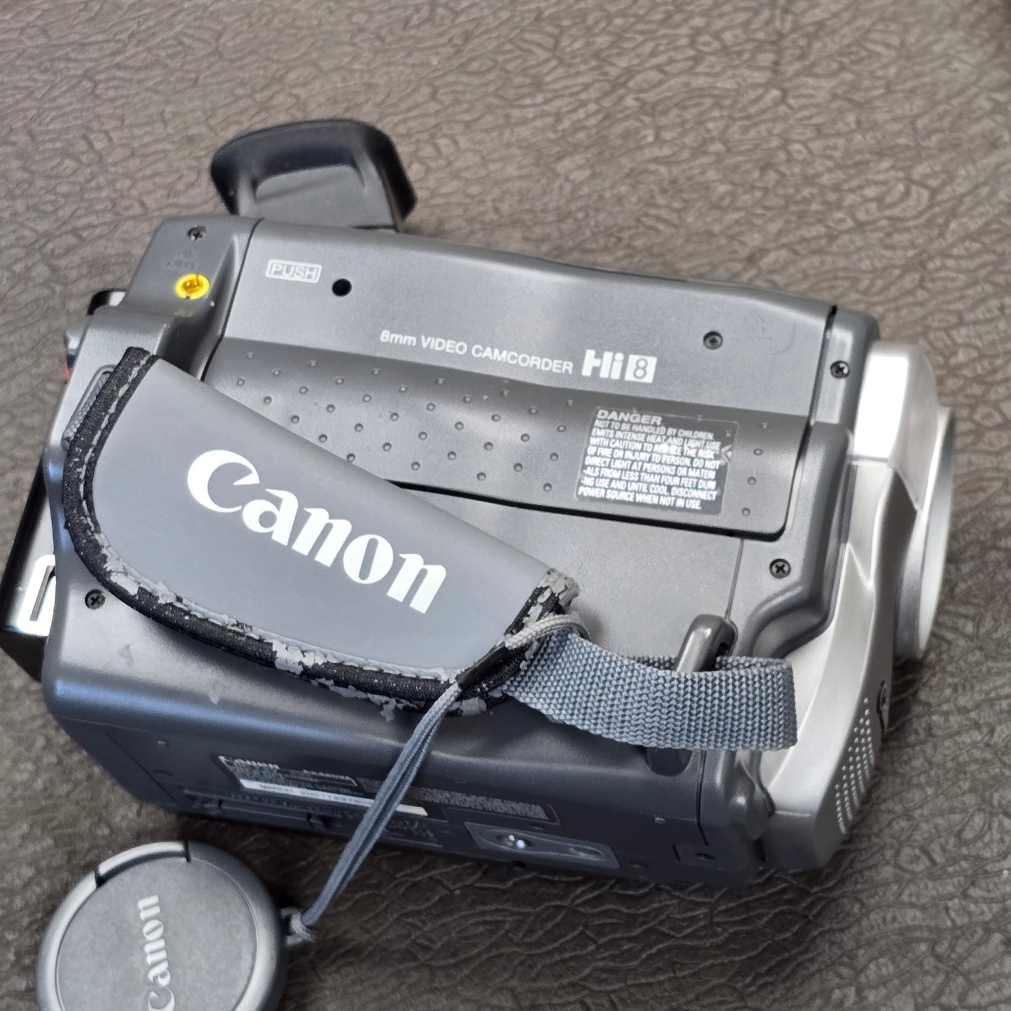Canon ES420VA Hi8mm NTSC Video Camcorder S# 237302634