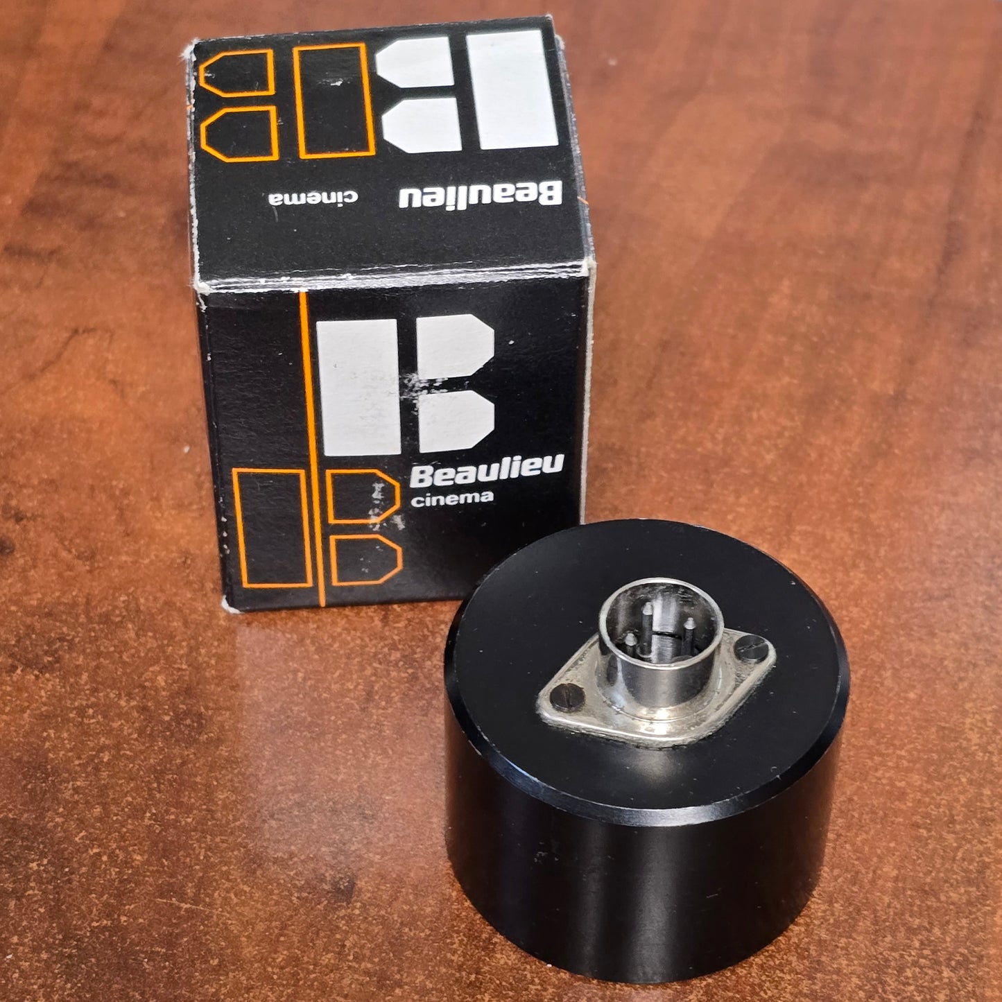 Beaulieu R-16 Off-Camera Battery Container