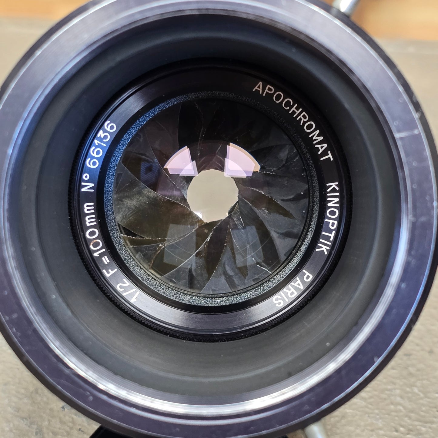 Apochromat Kinoptik Paris 100mm f2 / T2.5 Macro Lens Arri Standard Mount S# 66136