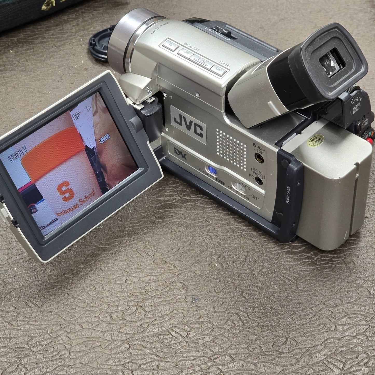 JVC GR-DVL805U Mini DV Camcorder Package (NTSC) S# 16572382