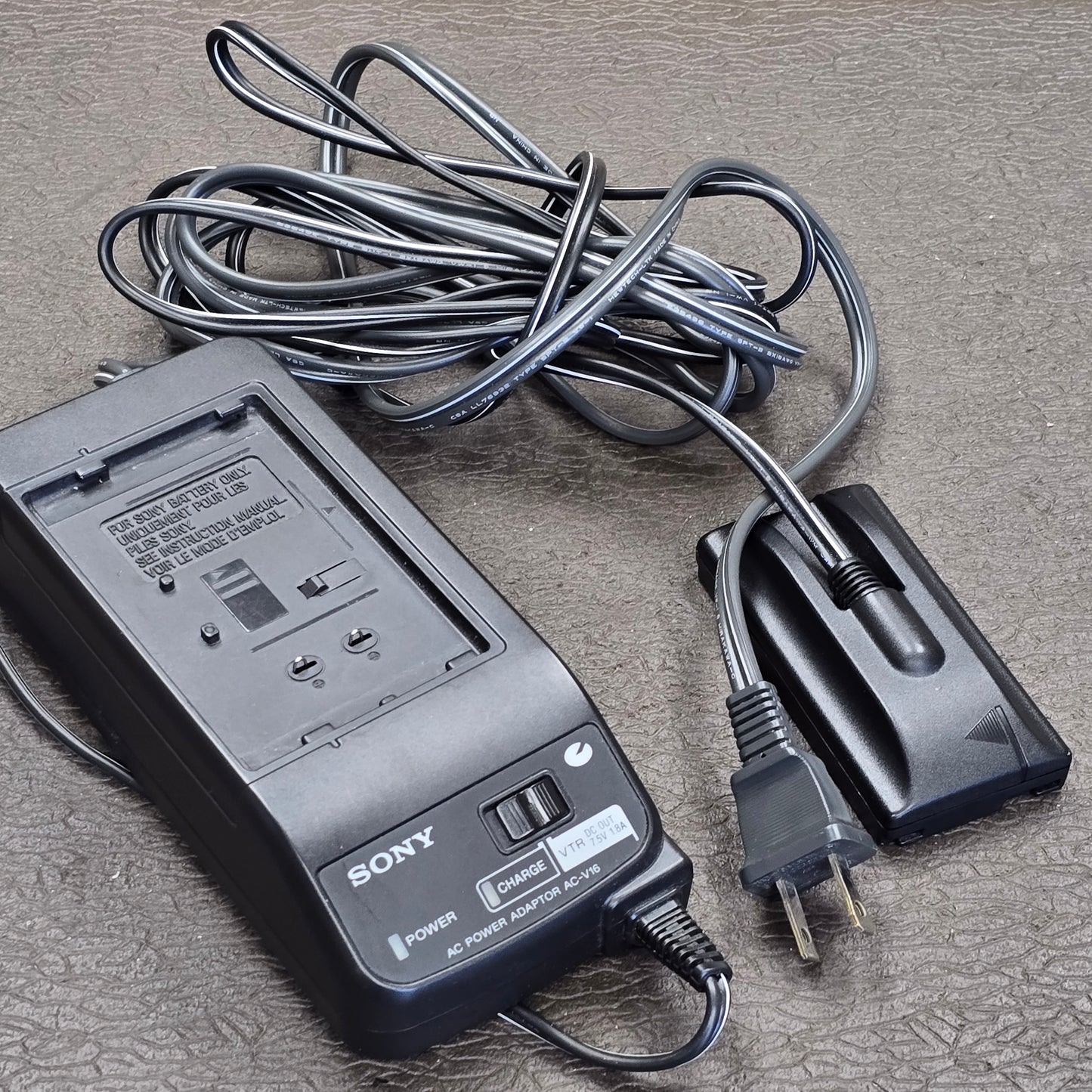 Sony CCD-TR86 Hi8mm NTSC Video Camcorder S# 25541