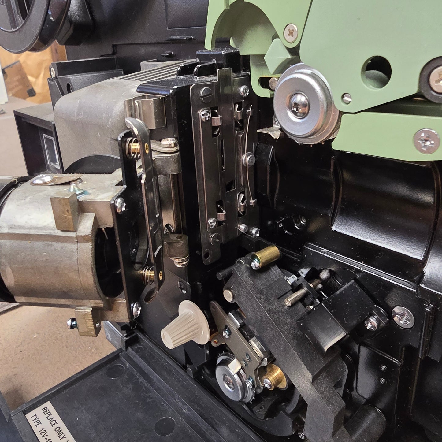 Elmo ST-600 M Super 8mm Sound Projector S# 420093 with Movie Film Promo Reel