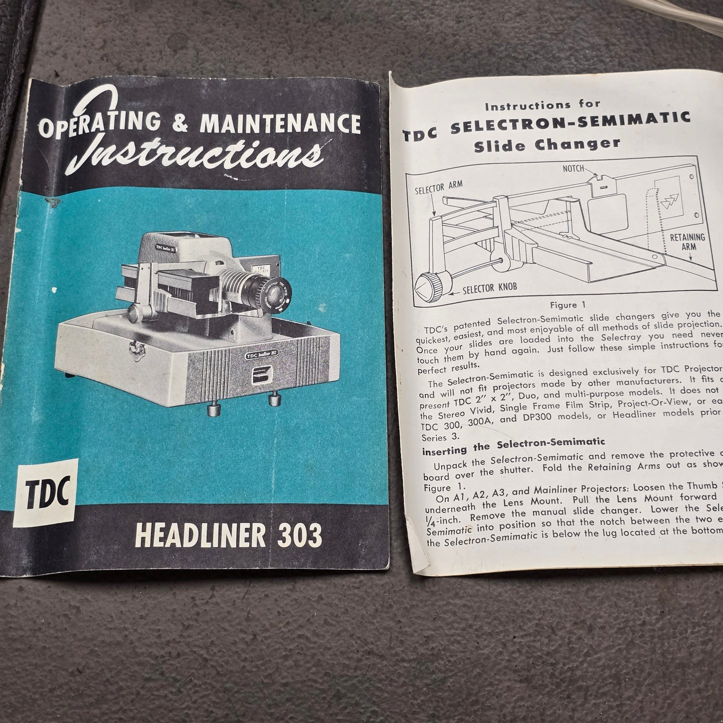 TDC Headliner 303 35mm Slide Projector with Carrying Case