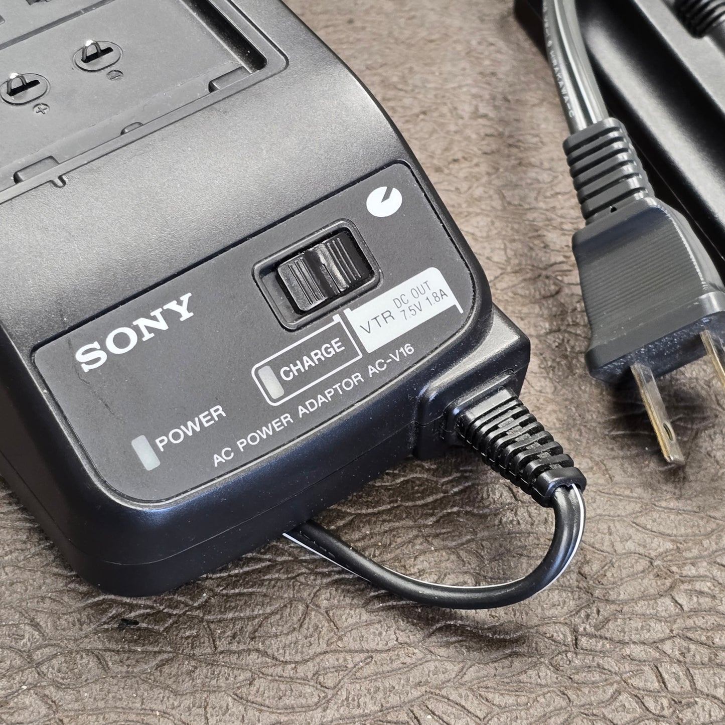 Sony CCD-TR86 Hi8mm NTSC Video Camcorder S# 25541
