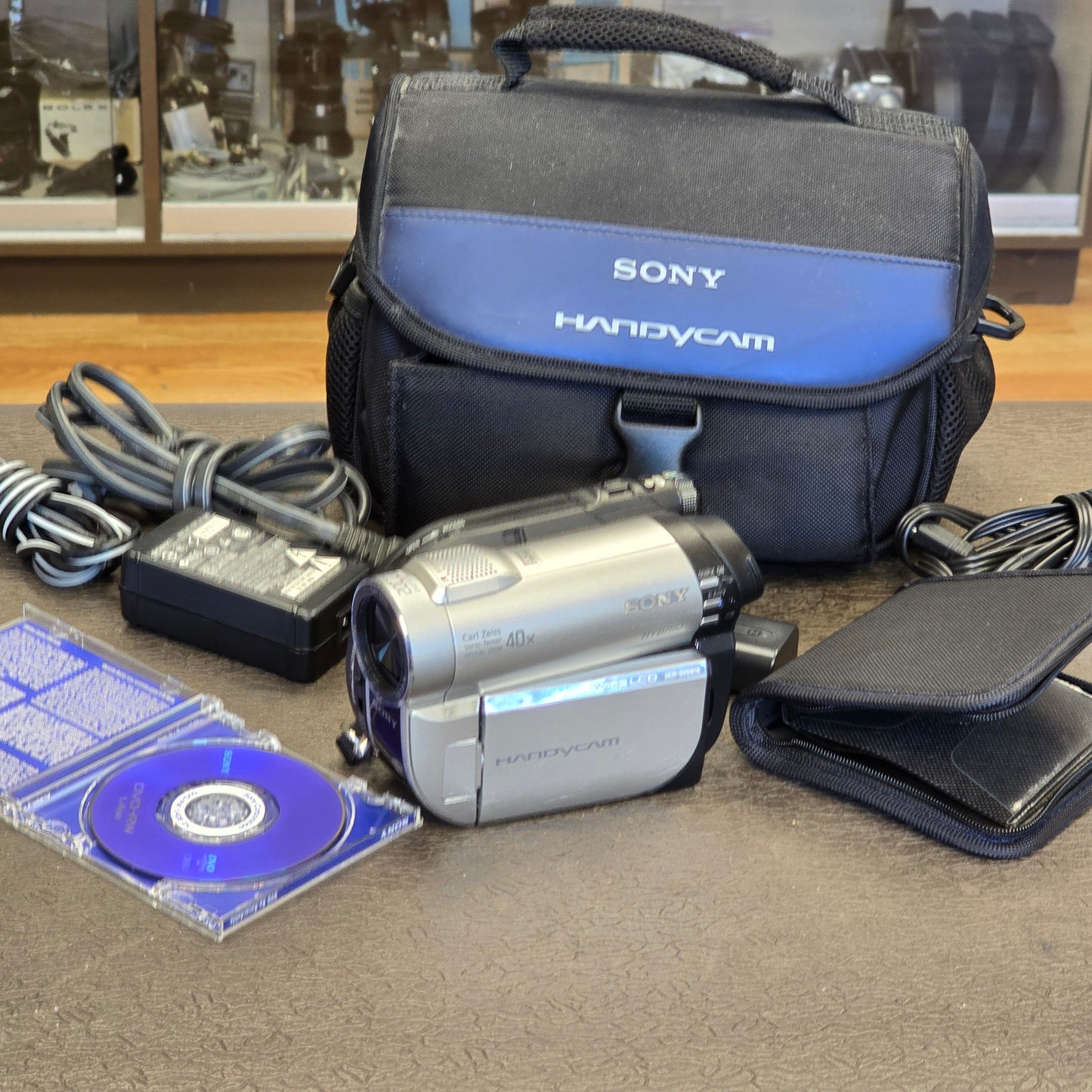 Sony DCR-DVD610 Handycam Camcorder Package (NTSC) S# 1293400