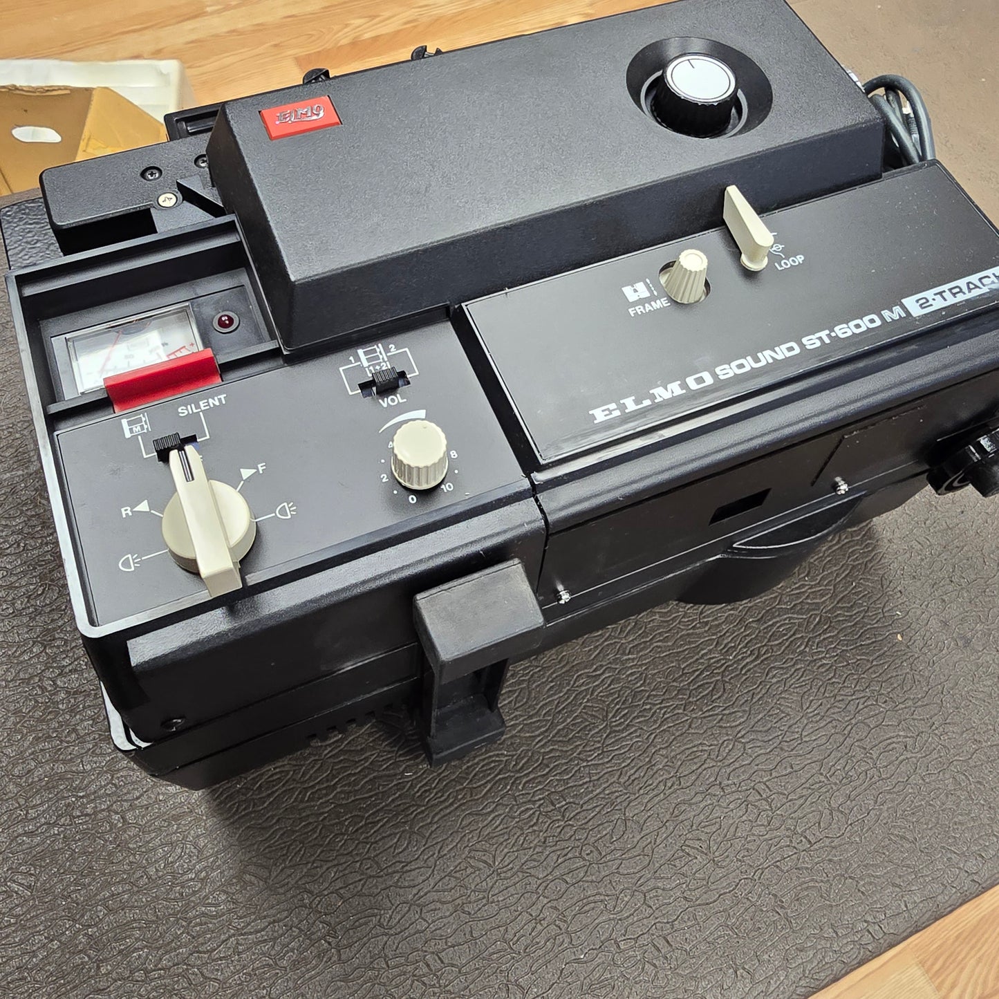 Elmo ST-600 M Super 8mm Sound Projector S# 408228