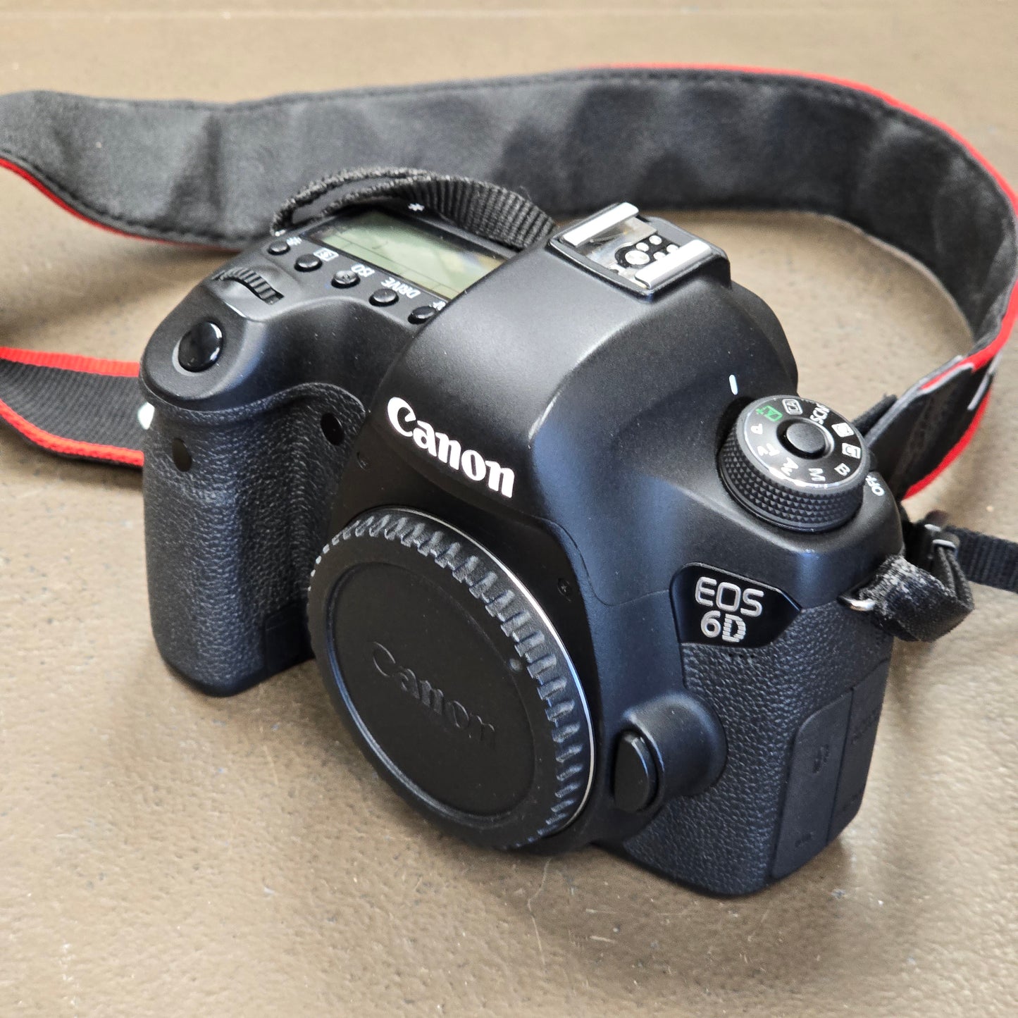 Canon EOS 6D DSLR Camera Body S# 052024003447