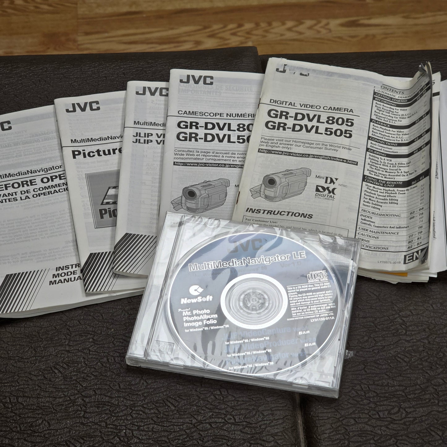 JVC GR-DVL805U Mini DV Camcorder Package (NTSC) S# 16572382