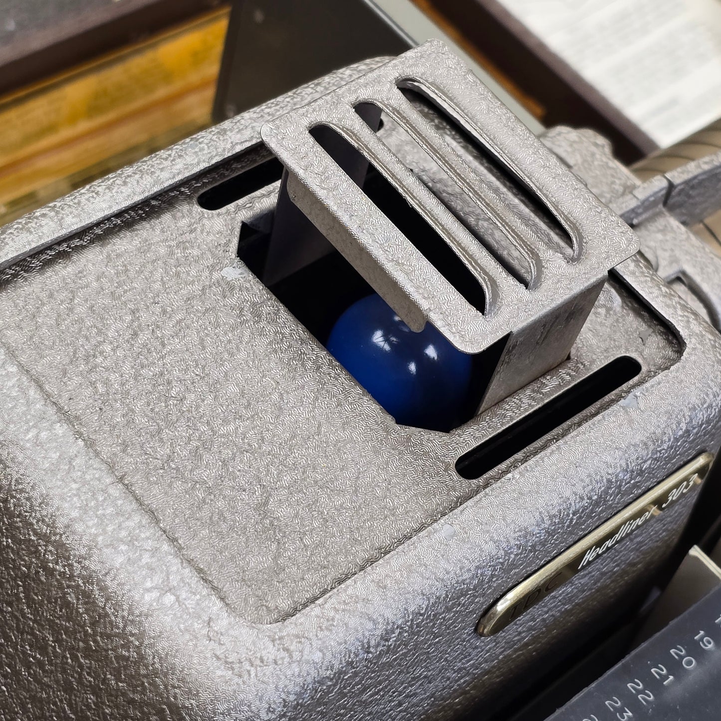 TDC Headliner 303 35mm Slide Projector with Carrying Case