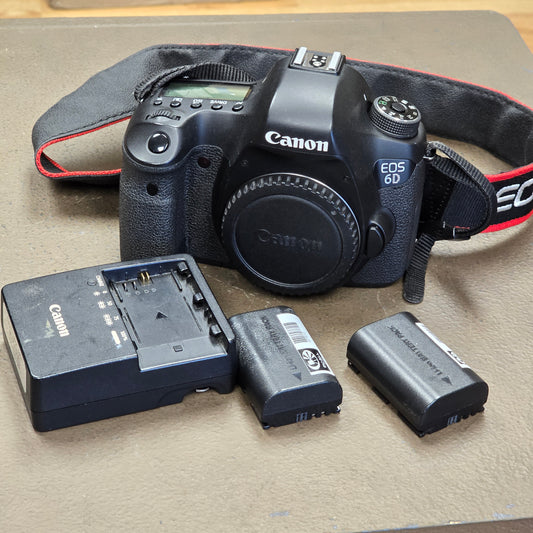 Canon EOS 6D DSLR Camera Body S# 052024003447