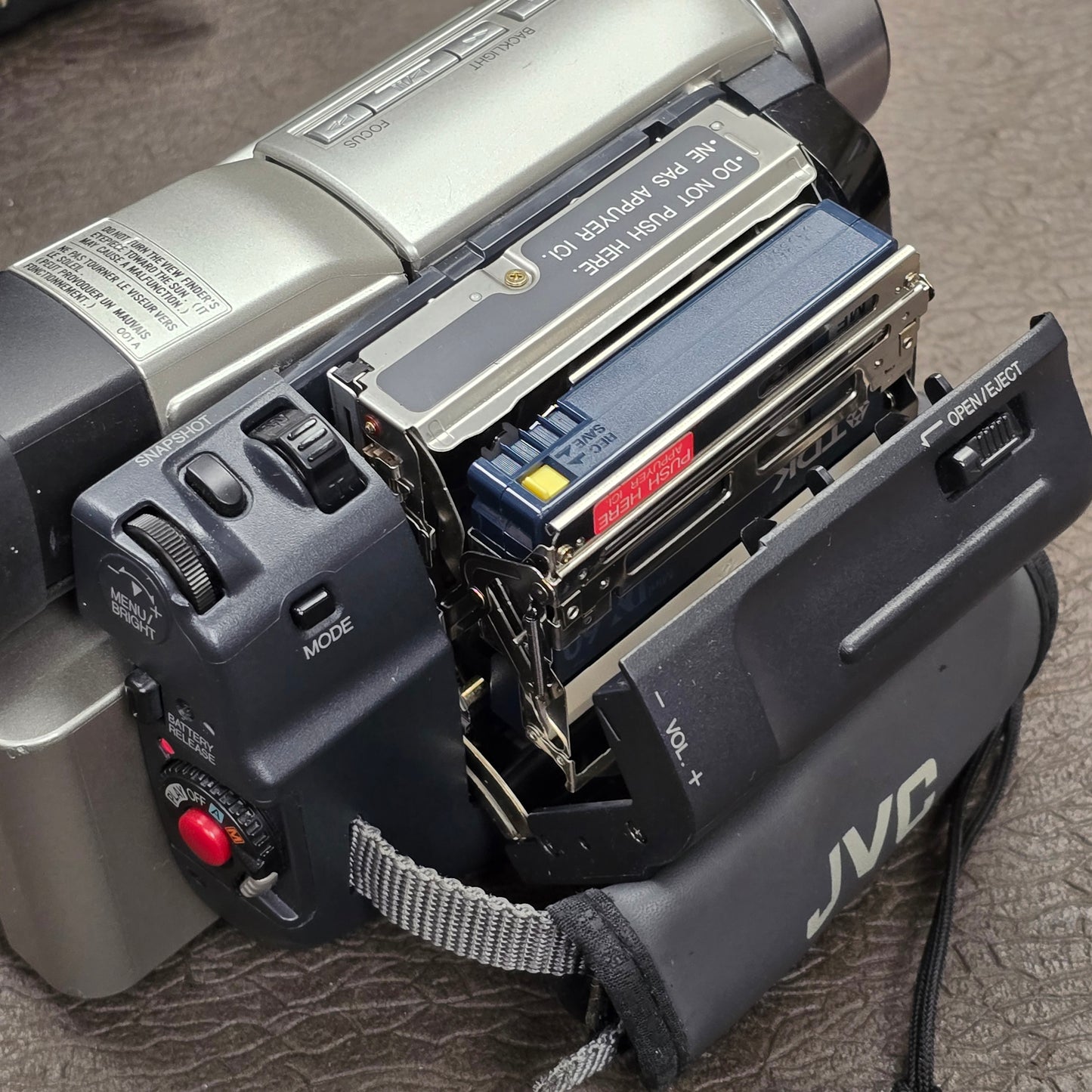 JVC GR-DVL805U Mini DV Camcorder Package (NTSC) S# 16572382