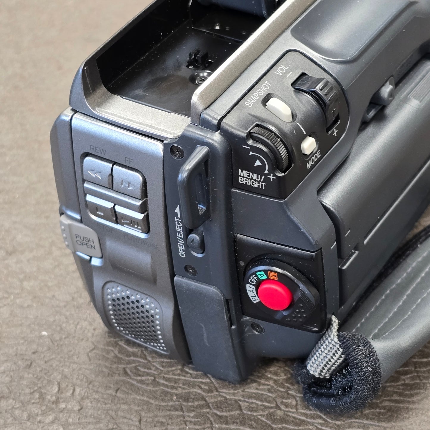 JVC GR-DVF11U Mini DVCamcorder Package (NTSC) S# 15431068