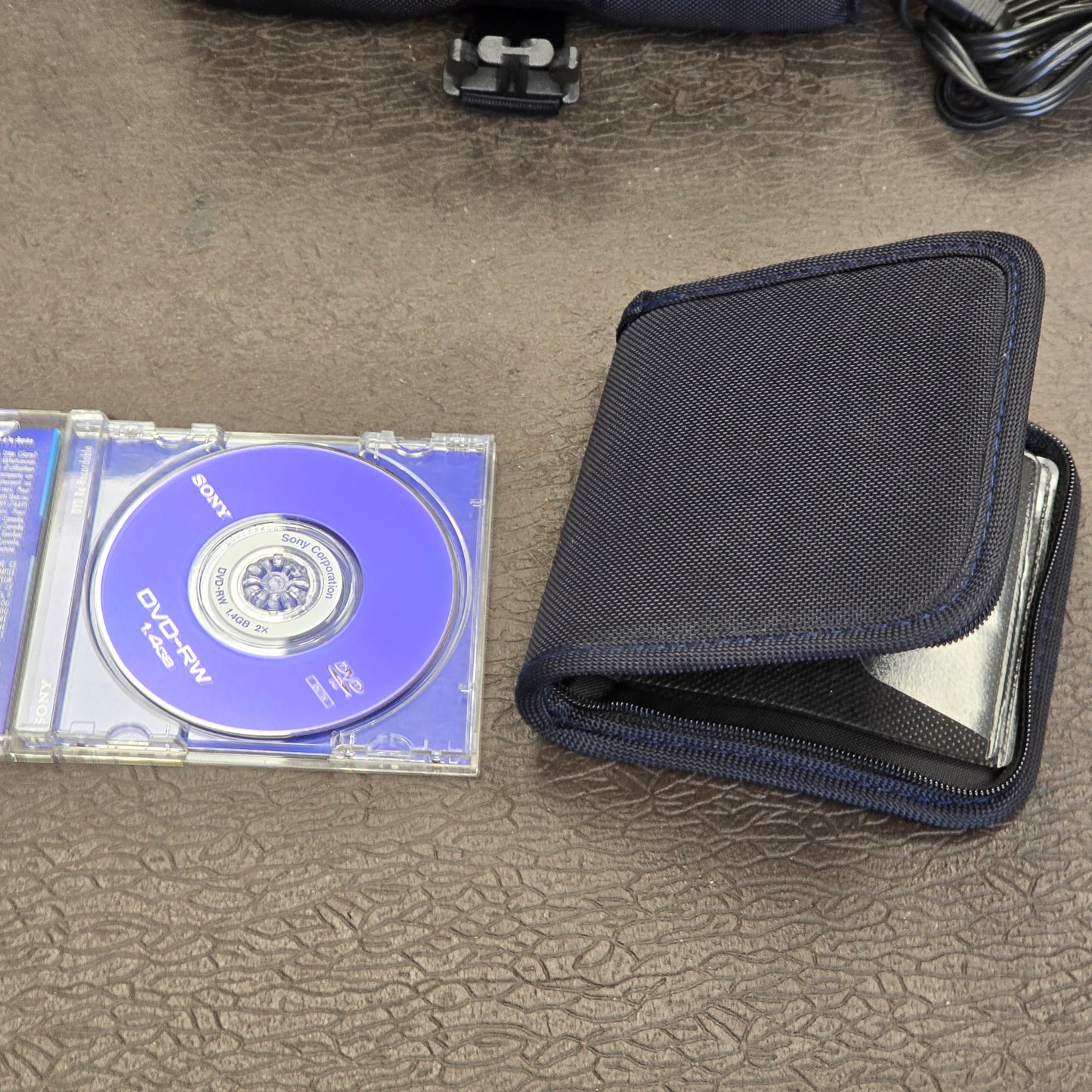 Sony DCR-DVD610 Handycam Camcorder Package (NTSC) S# 1293400