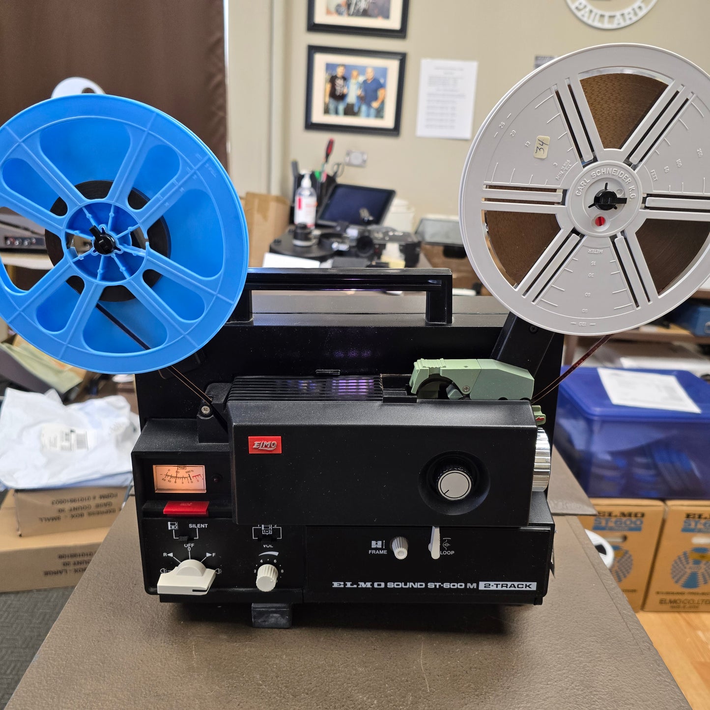 Elmo ST-600 M Super 8mm Sound Projector S# 409758 with The Wizard Of Oz Film