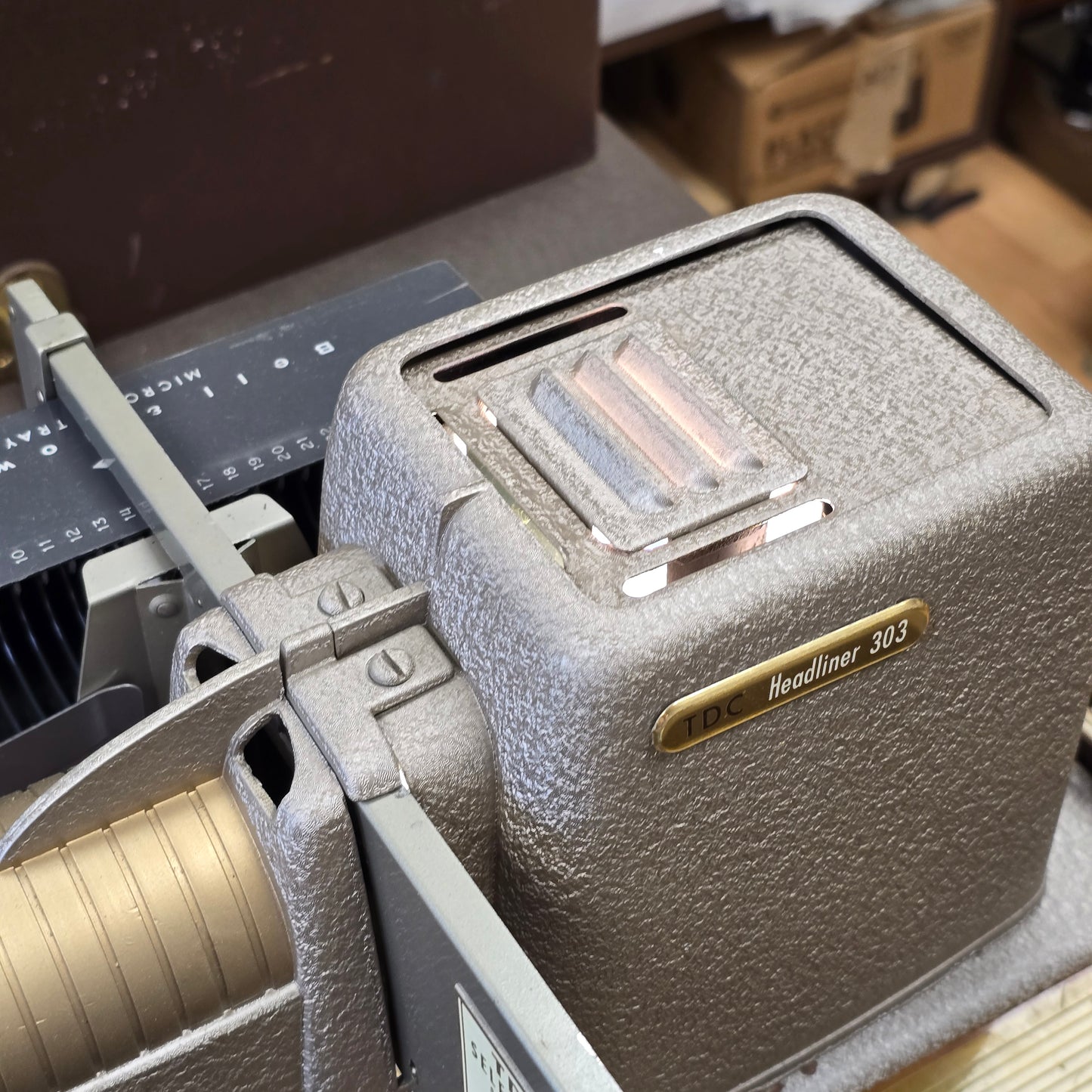 TDC Headliner 303 35mm Slide Projector with Carrying Case