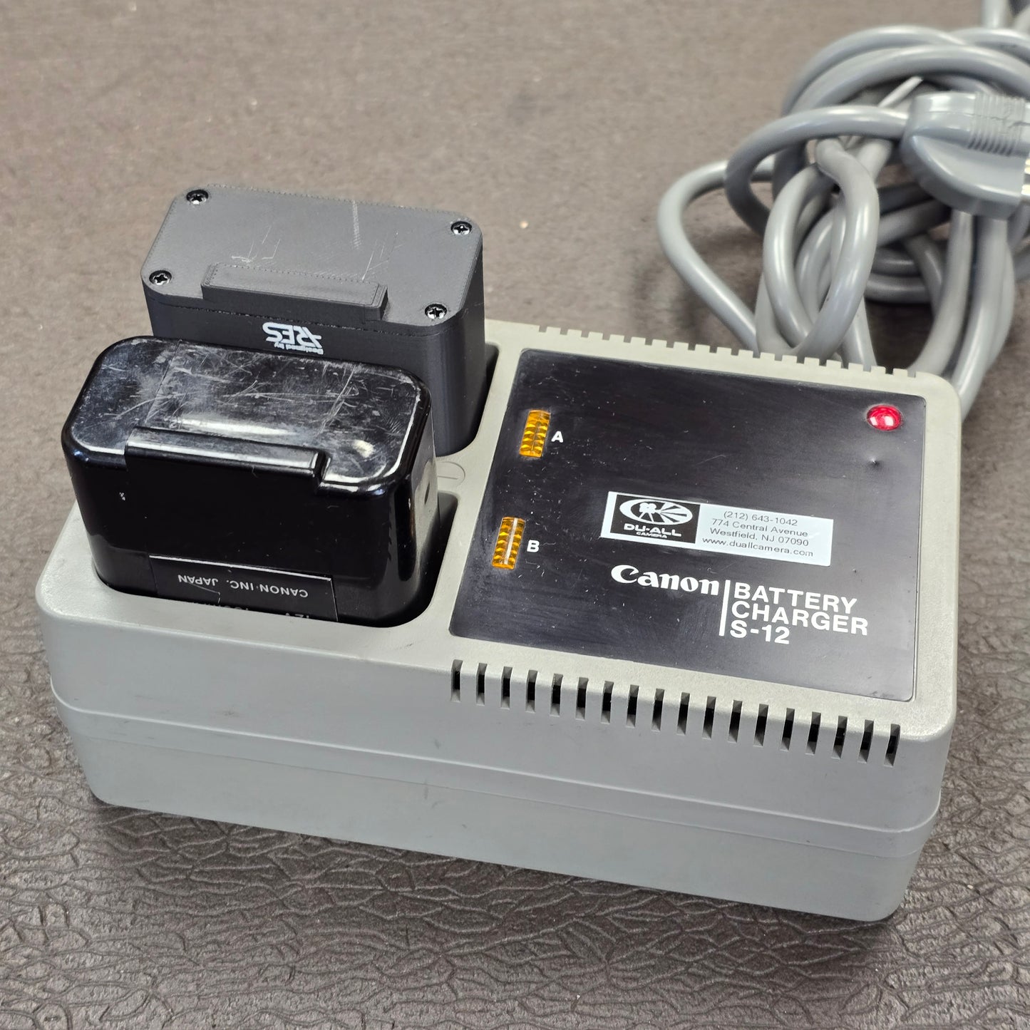 Canon S-12 Dual 12 volt battery charger S# 002107