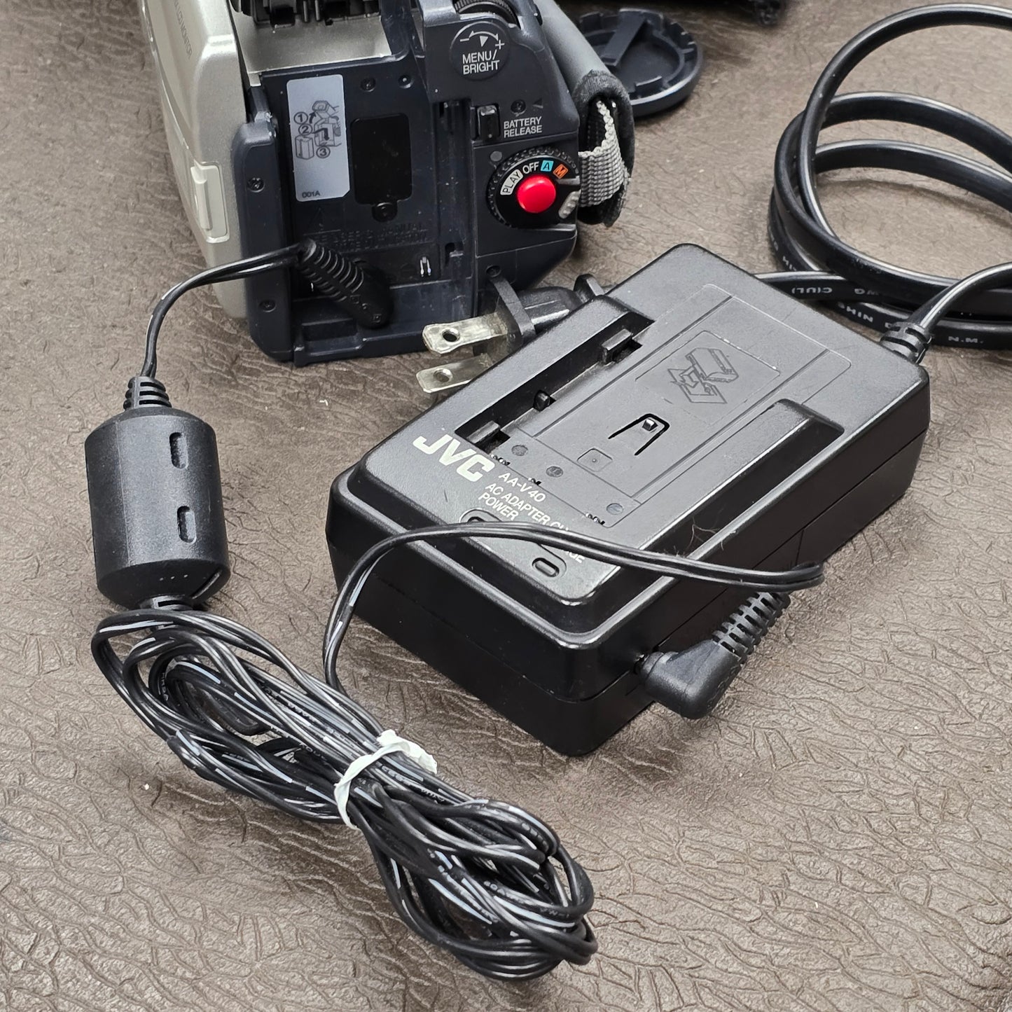 JVC GR-DVL805U Mini DV Camcorder Package (NTSC) S# 16572382