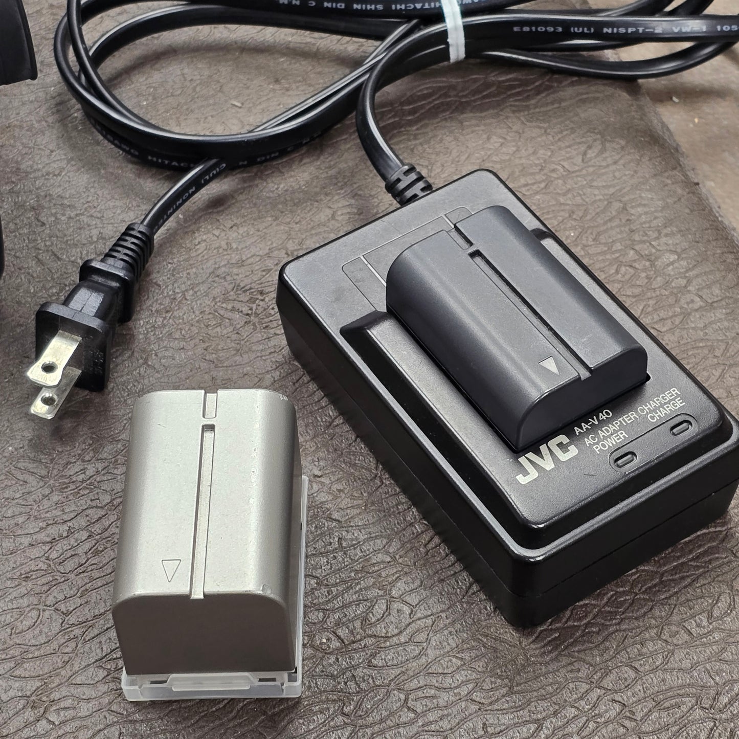 JVC GR-DVL805U Mini DV Camcorder Package (NTSC) S# 16572382