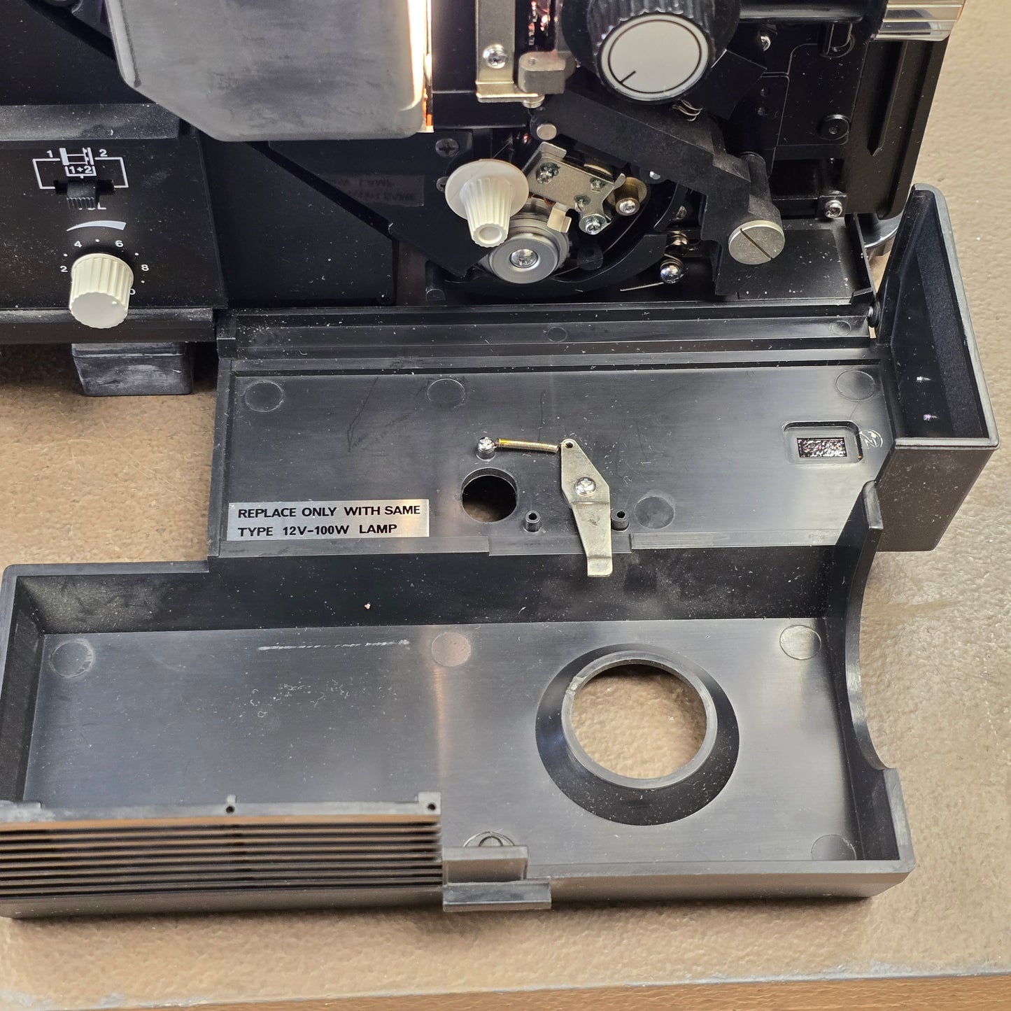Elmo ST-600 M Super 8mm Sound Projector S# 409758 with The Wizard Of Oz Film